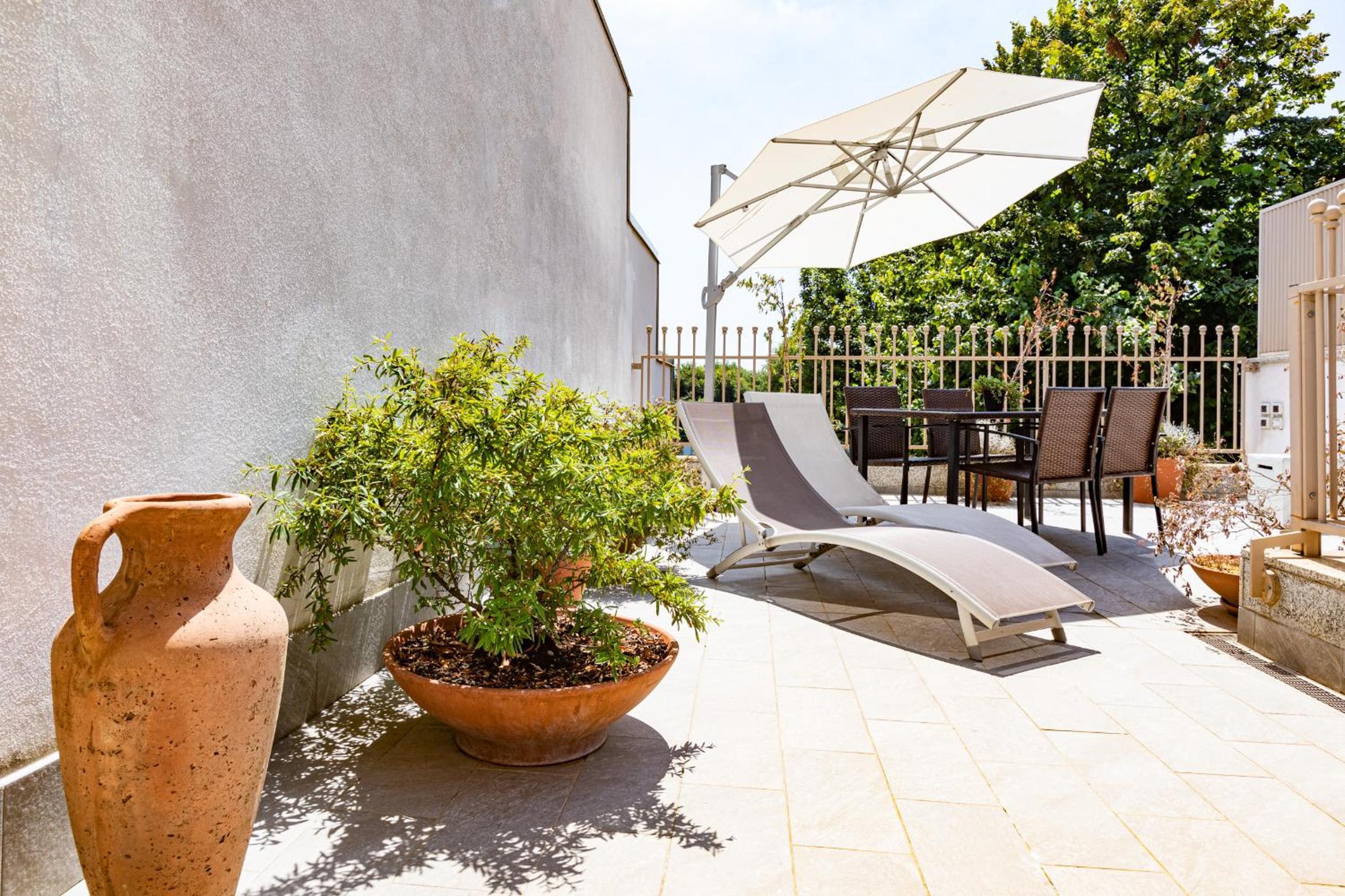 B&B Too Cute 2b Str8 - photo