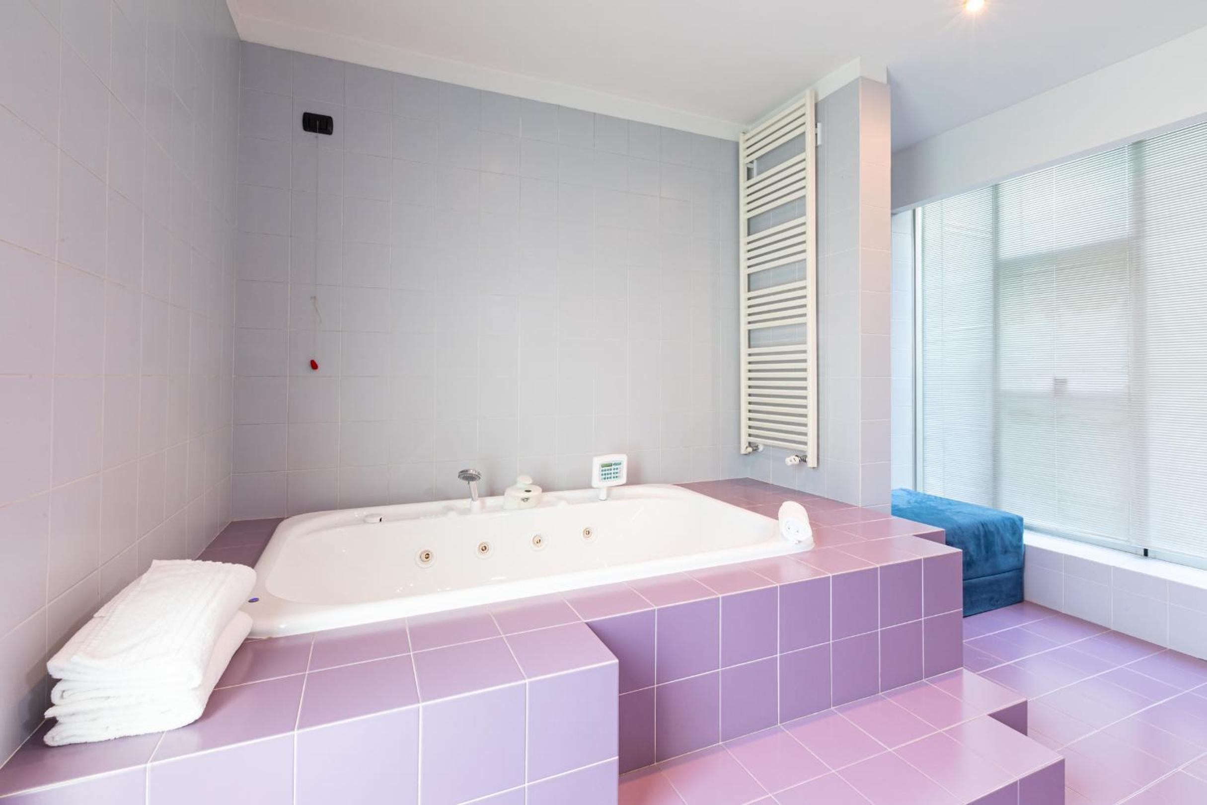 B&B Too Cute 2b Str8 - photo