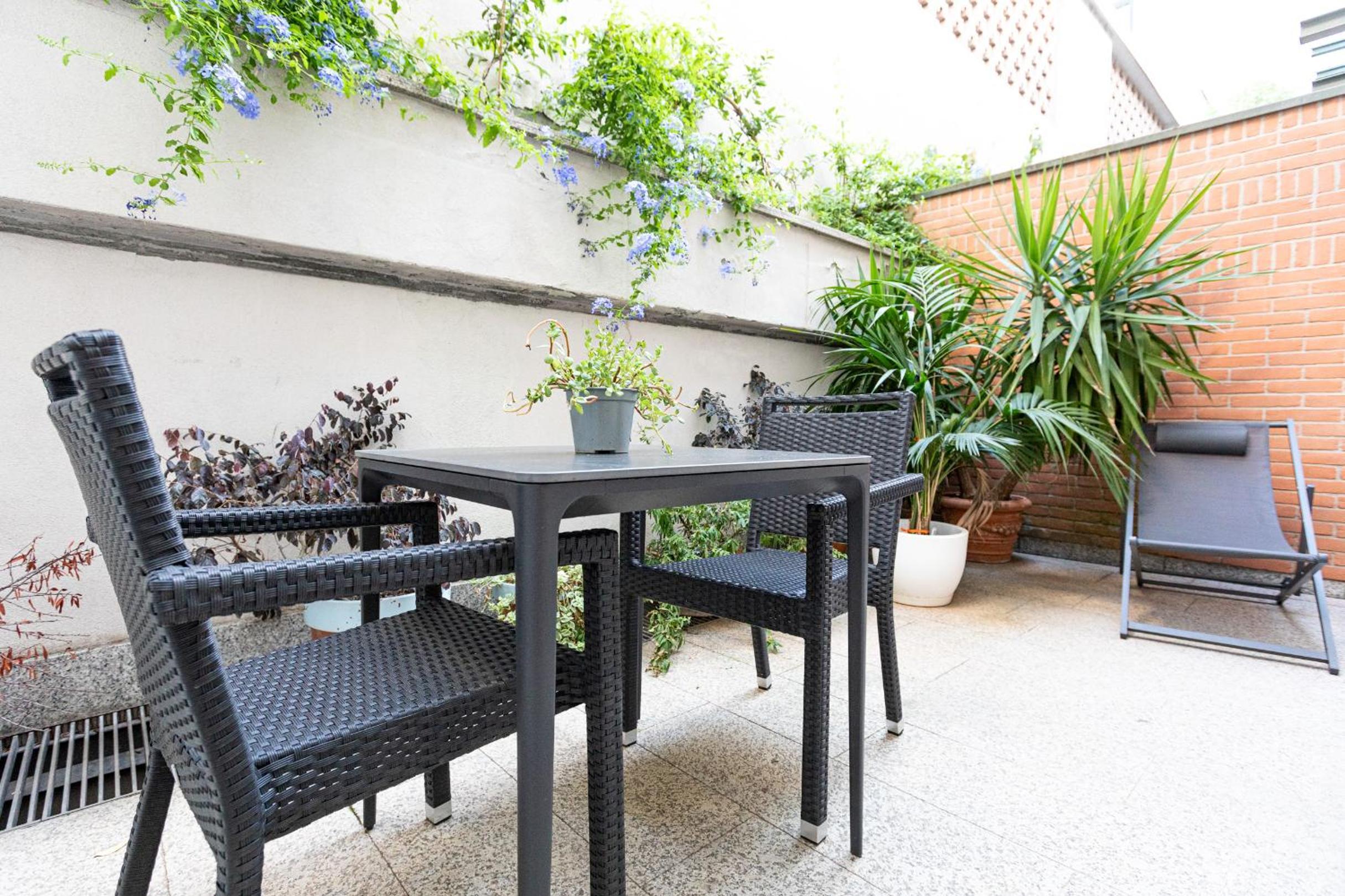 B&B Too Cute 2b Str8 - photo