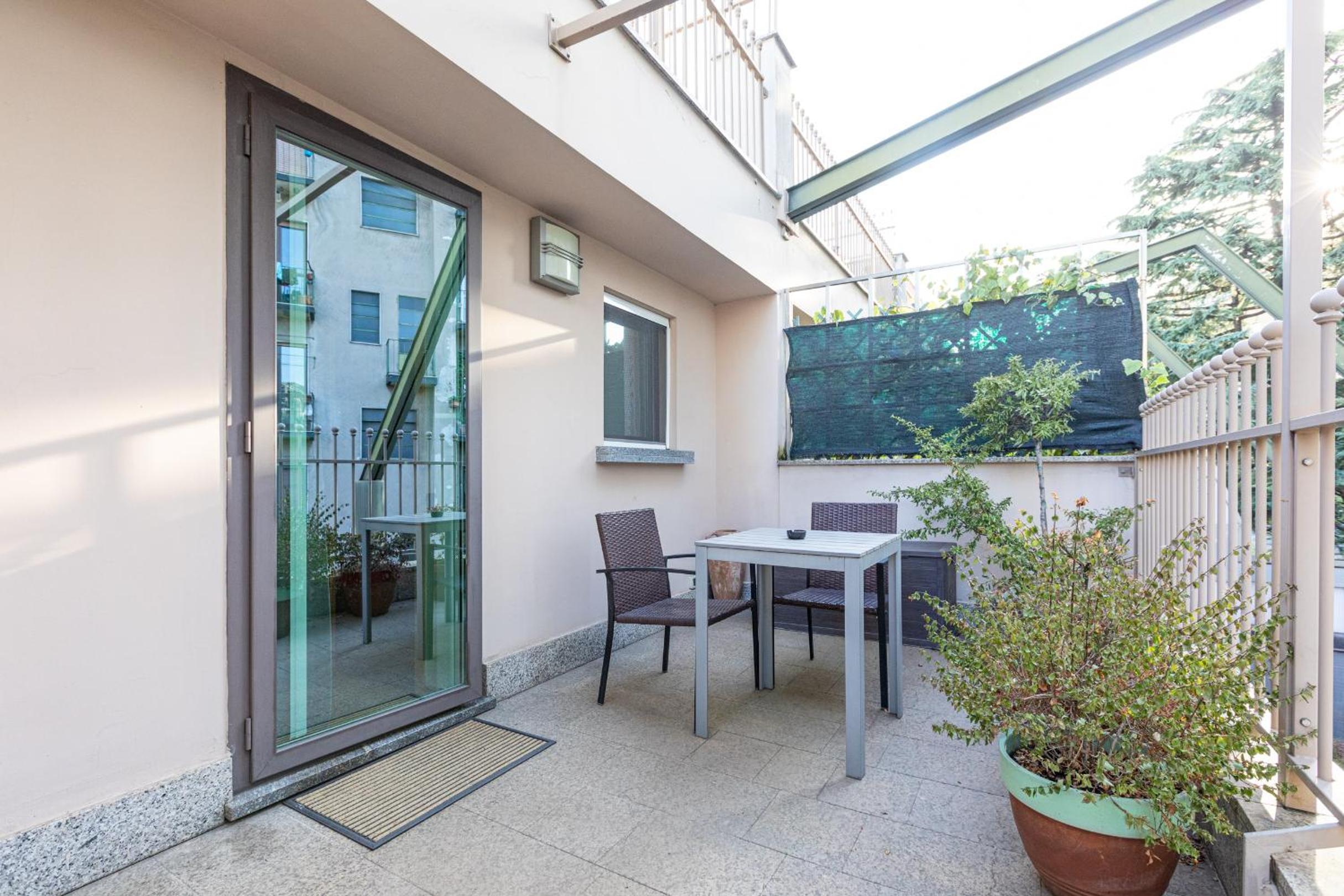 B&B Too Cute 2b Str8 - photo