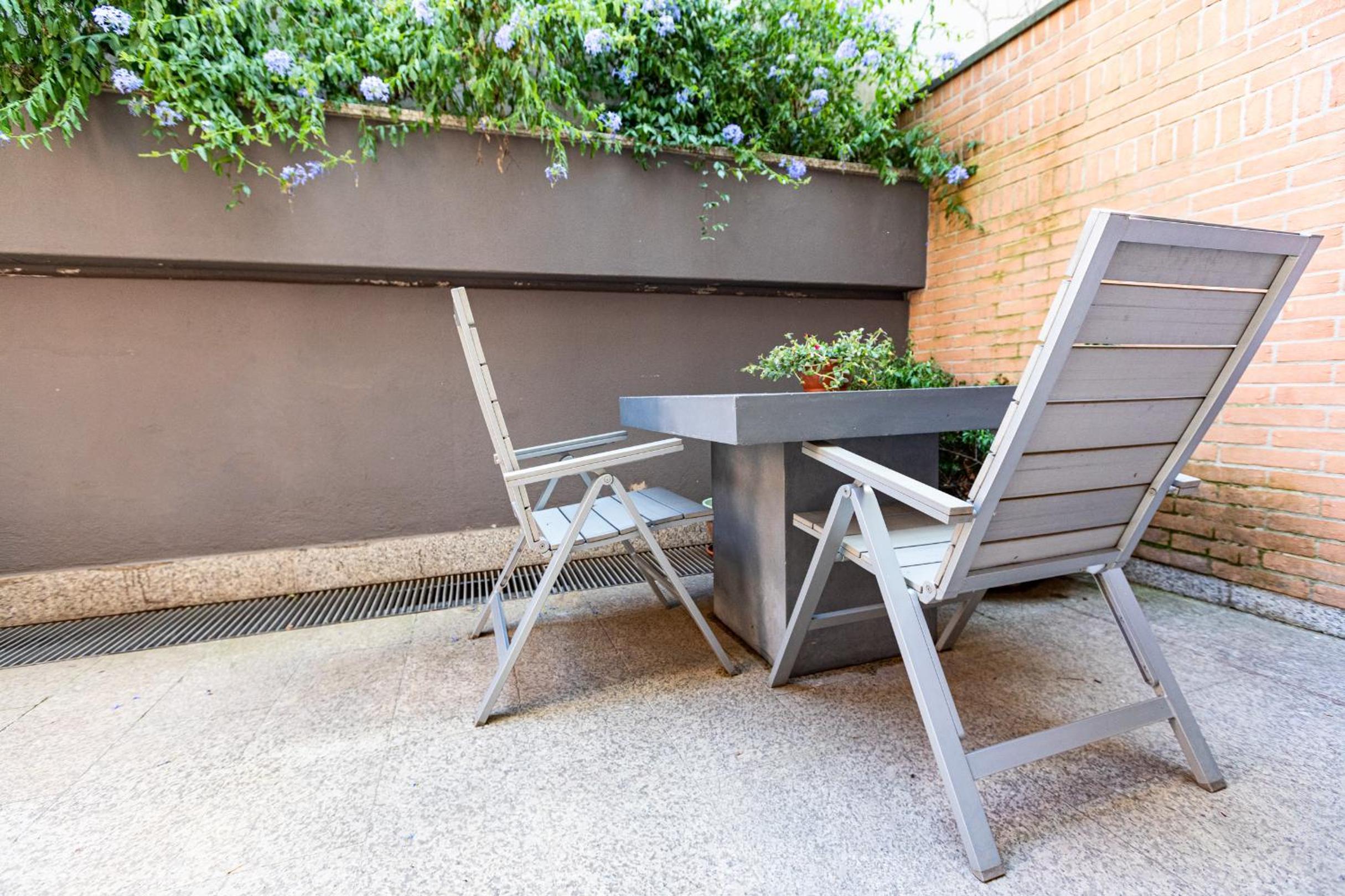 B&B Too Cute 2b Str8 - photo