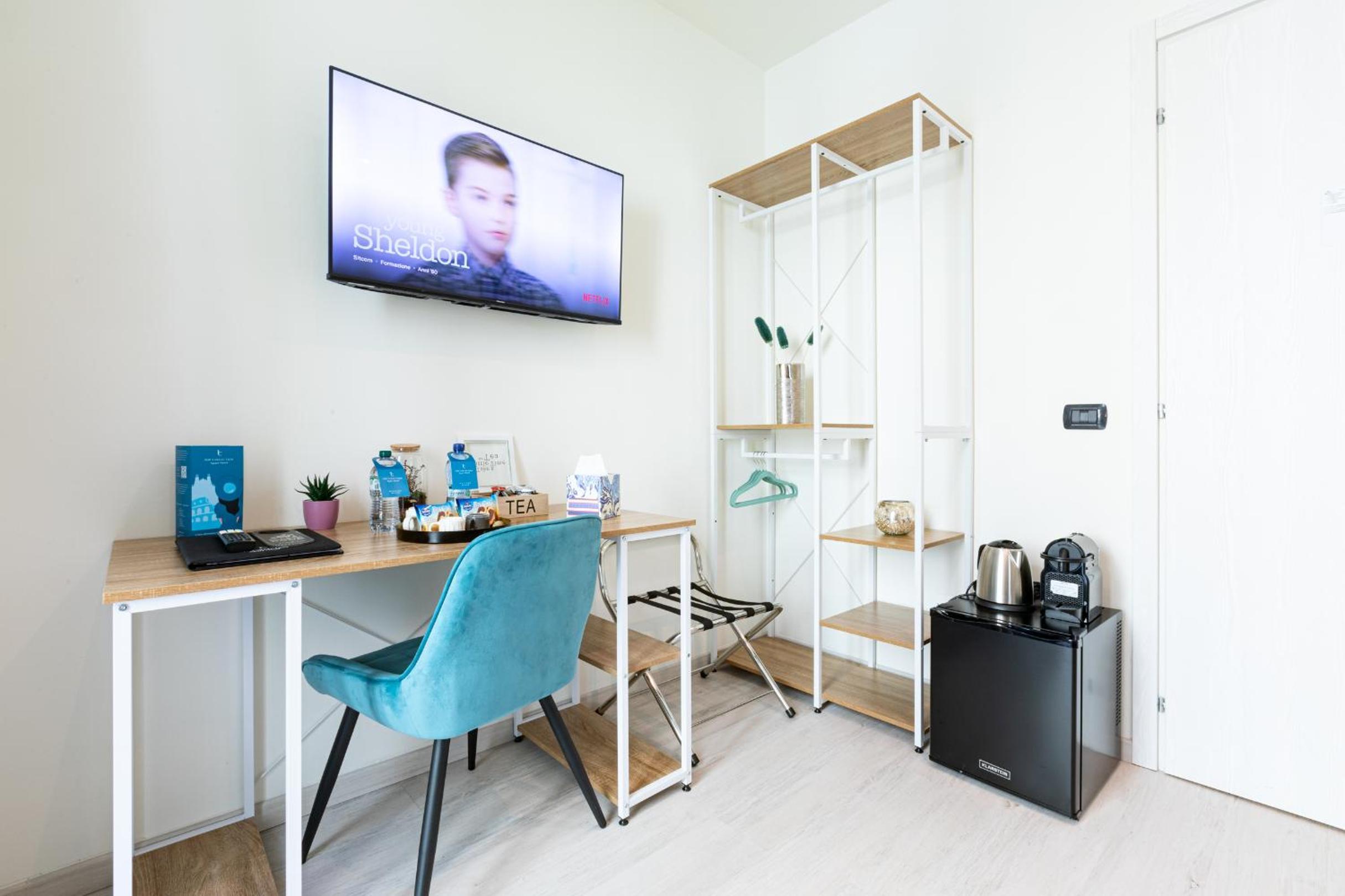 B&B Too Cute 2b Str8 - photo