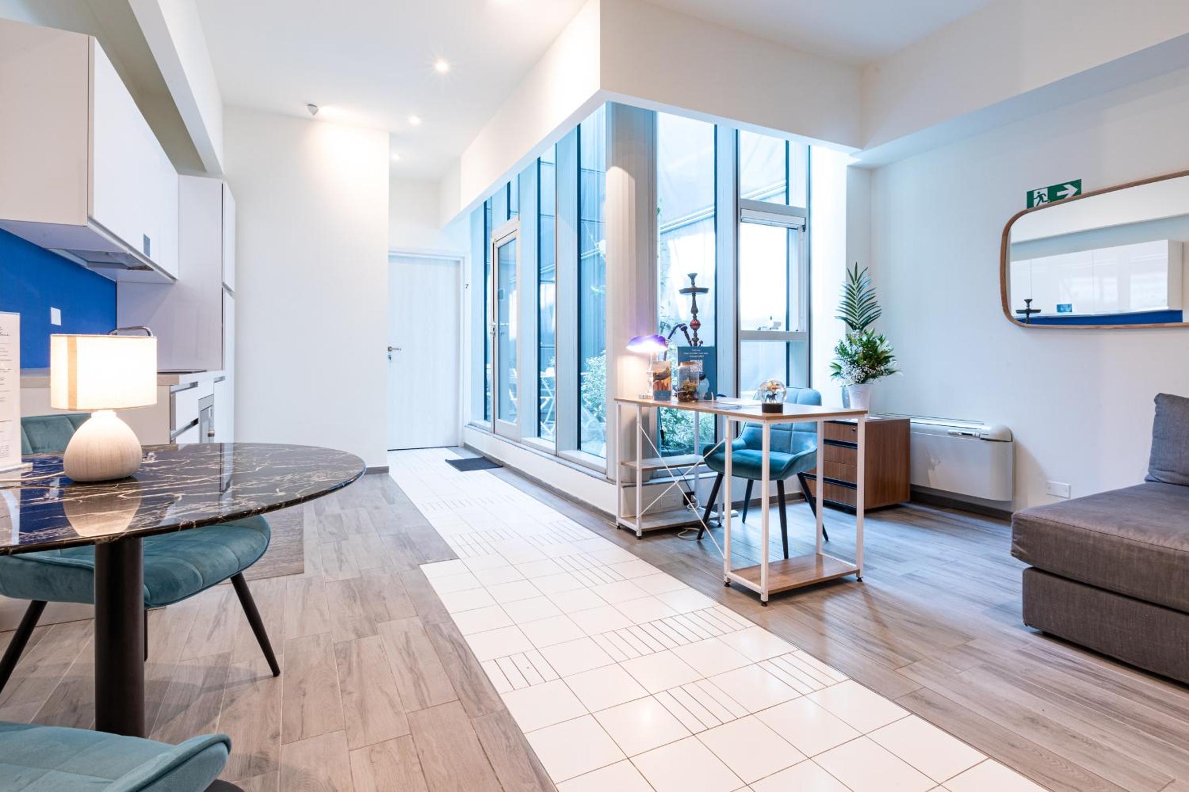 B&B Too Cute 2b Str8 - photo