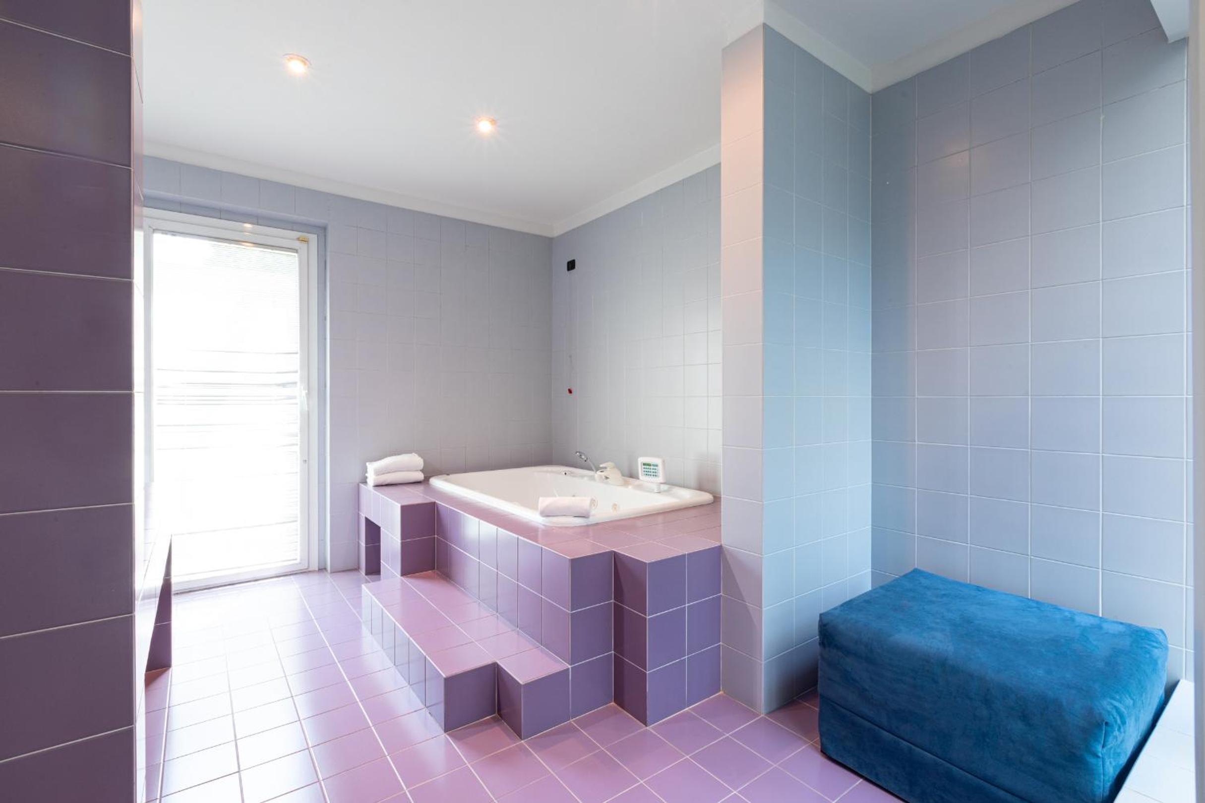 B&B Too Cute 2b Str8 - photo