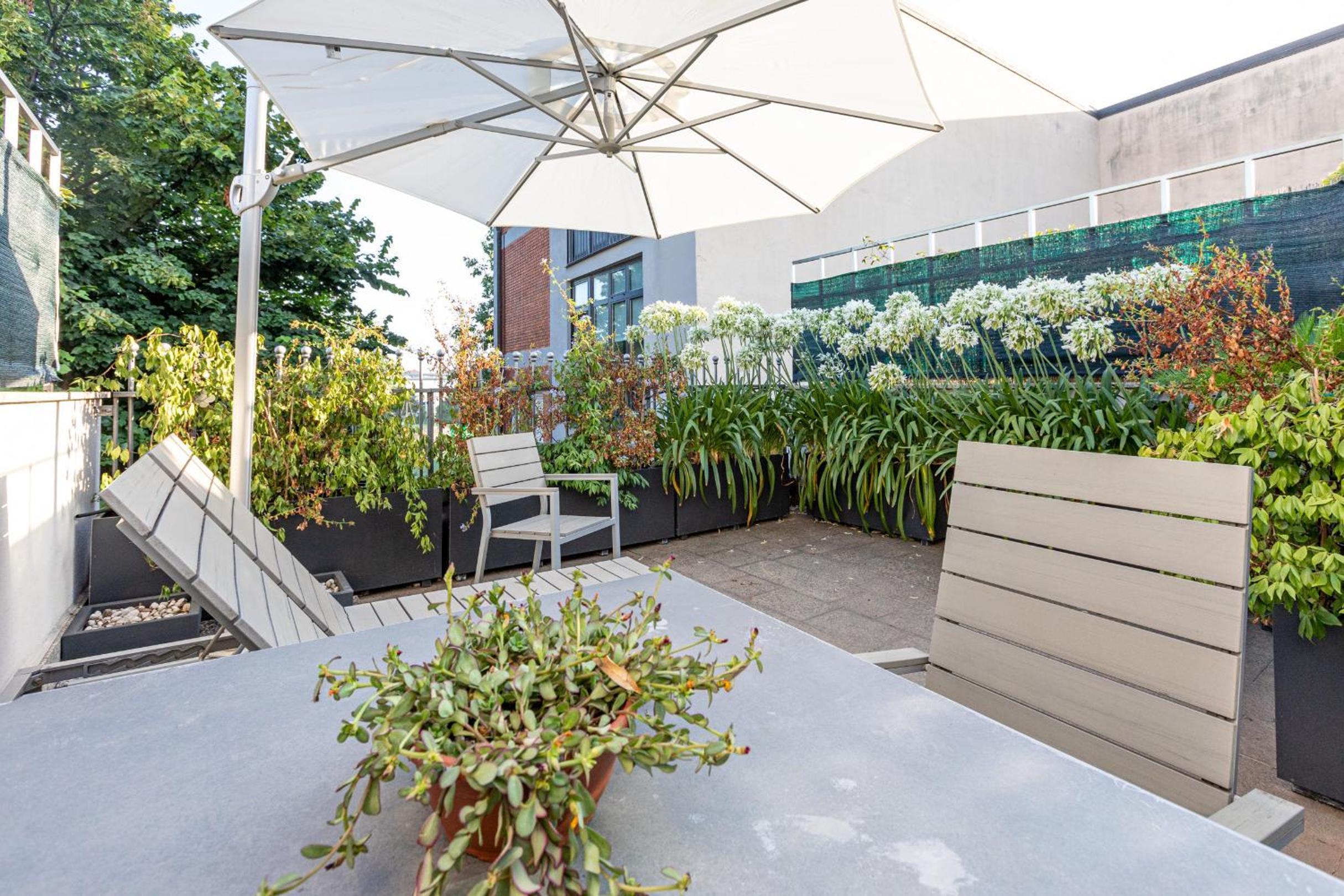 B&B Too Cute 2b Str8 - photo