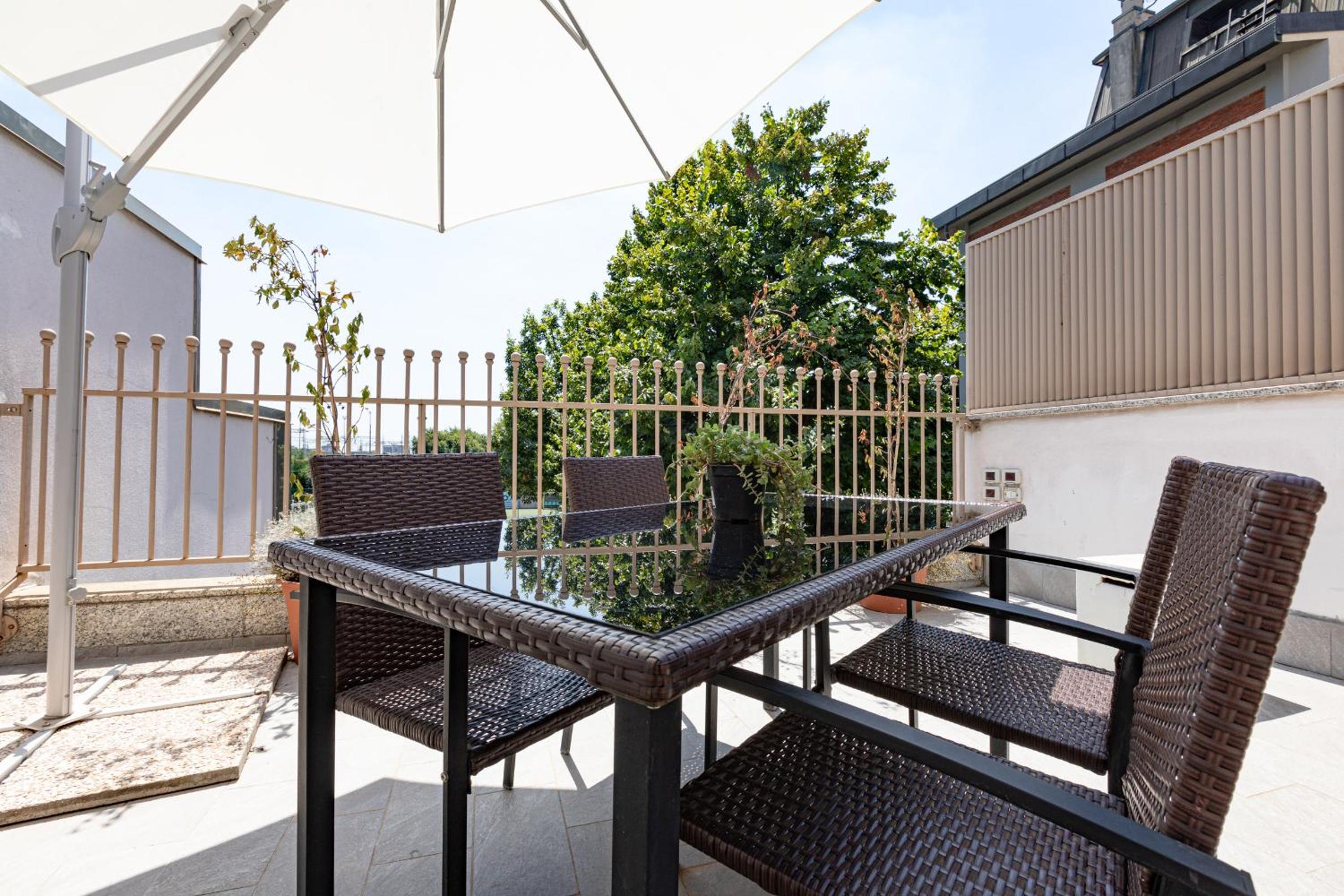 B&B Too Cute 2b Str8 - photo