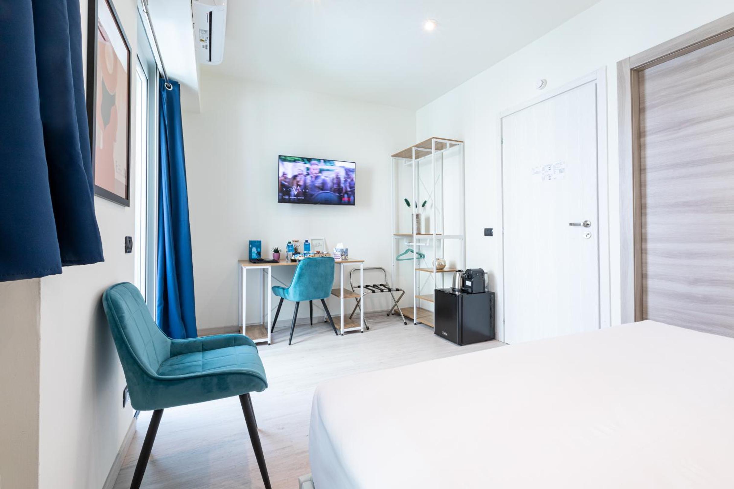 B&B Too Cute 2b Str8 - photo