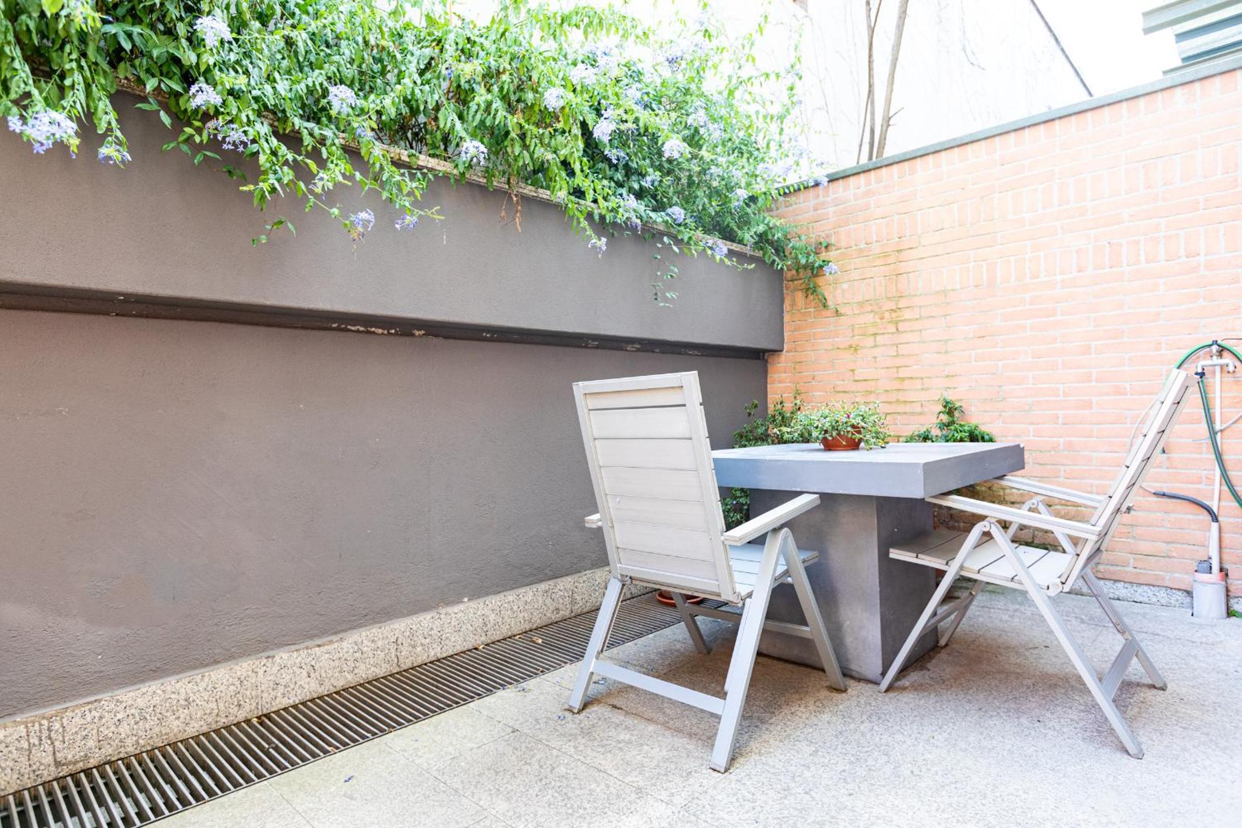 B&B Too Cute 2b Str8 - photo