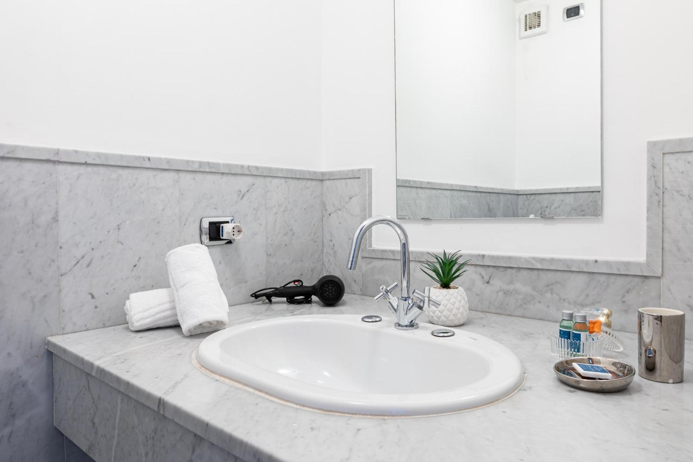 B&B Too Cute 2b Str8 - photo