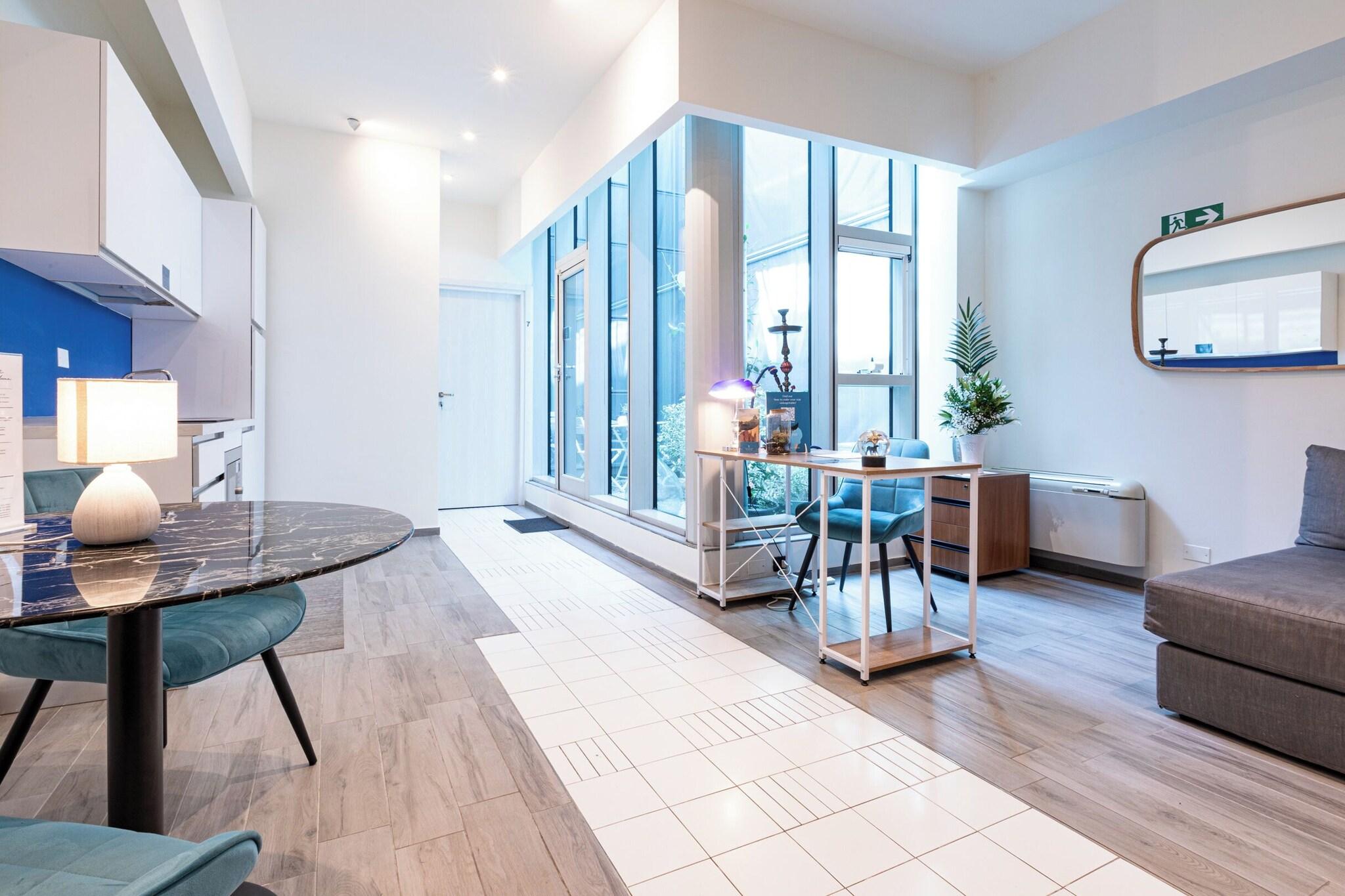 B&B Too Cute 2b Str8 - photo