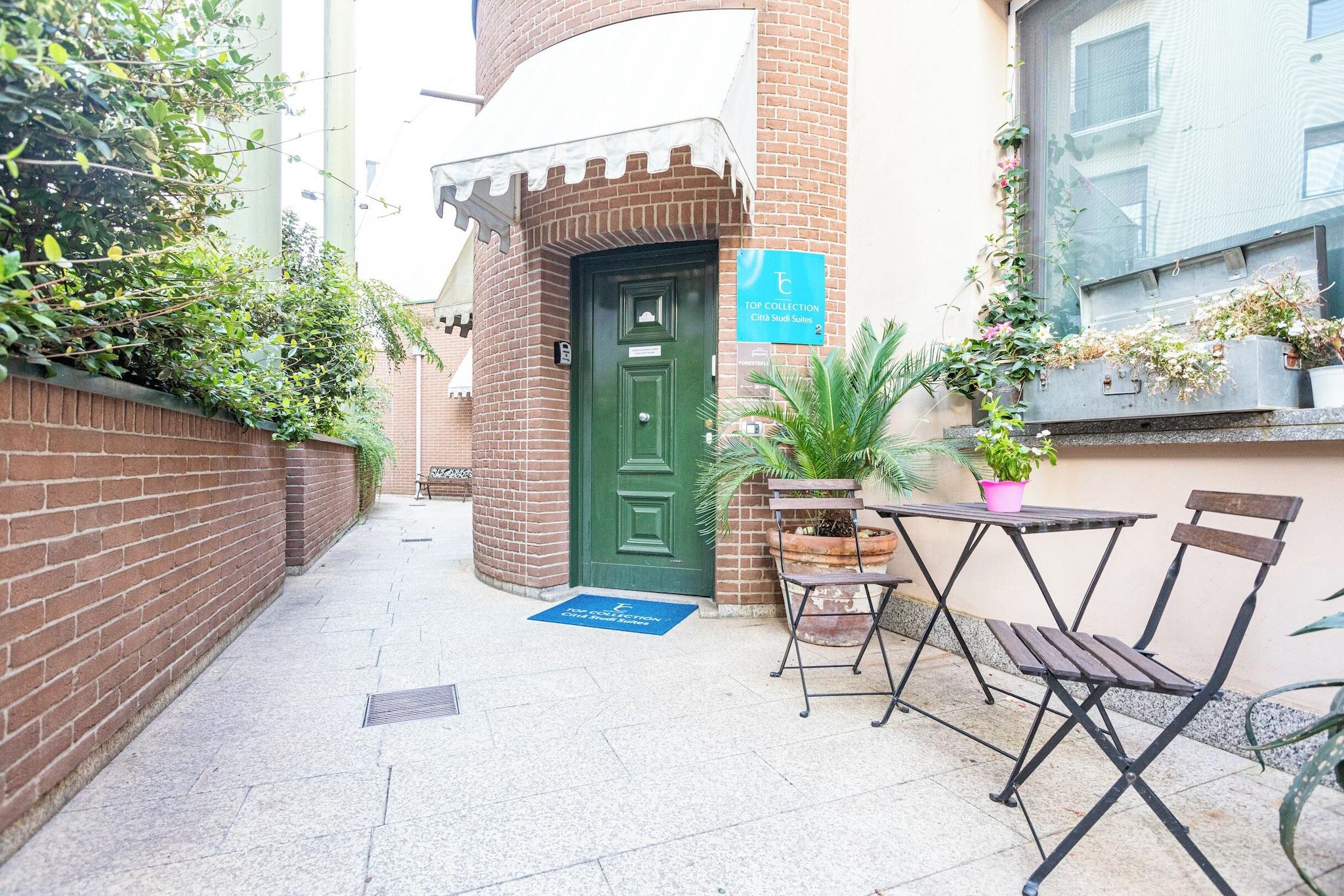 B&B Too Cute 2b Str8 - photo