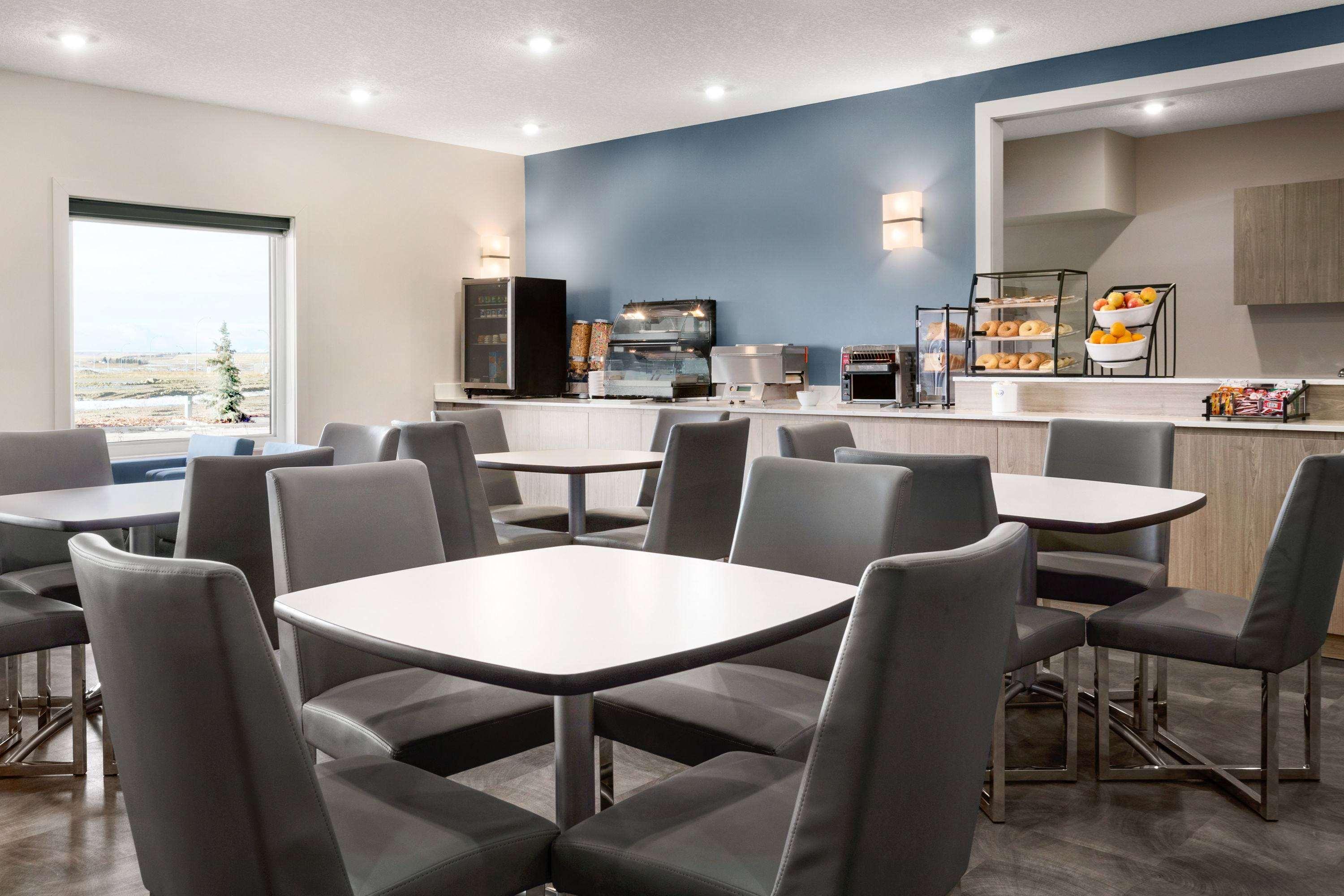 Days Inn By Wyndham Calgary North Balzac