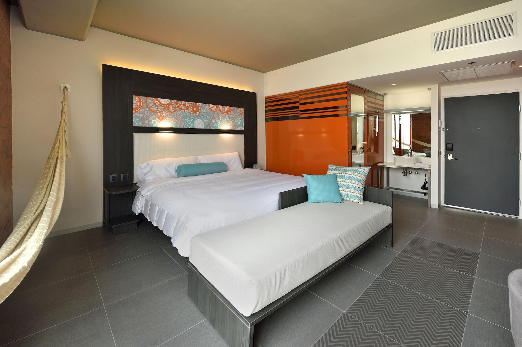 Aloft Celaya