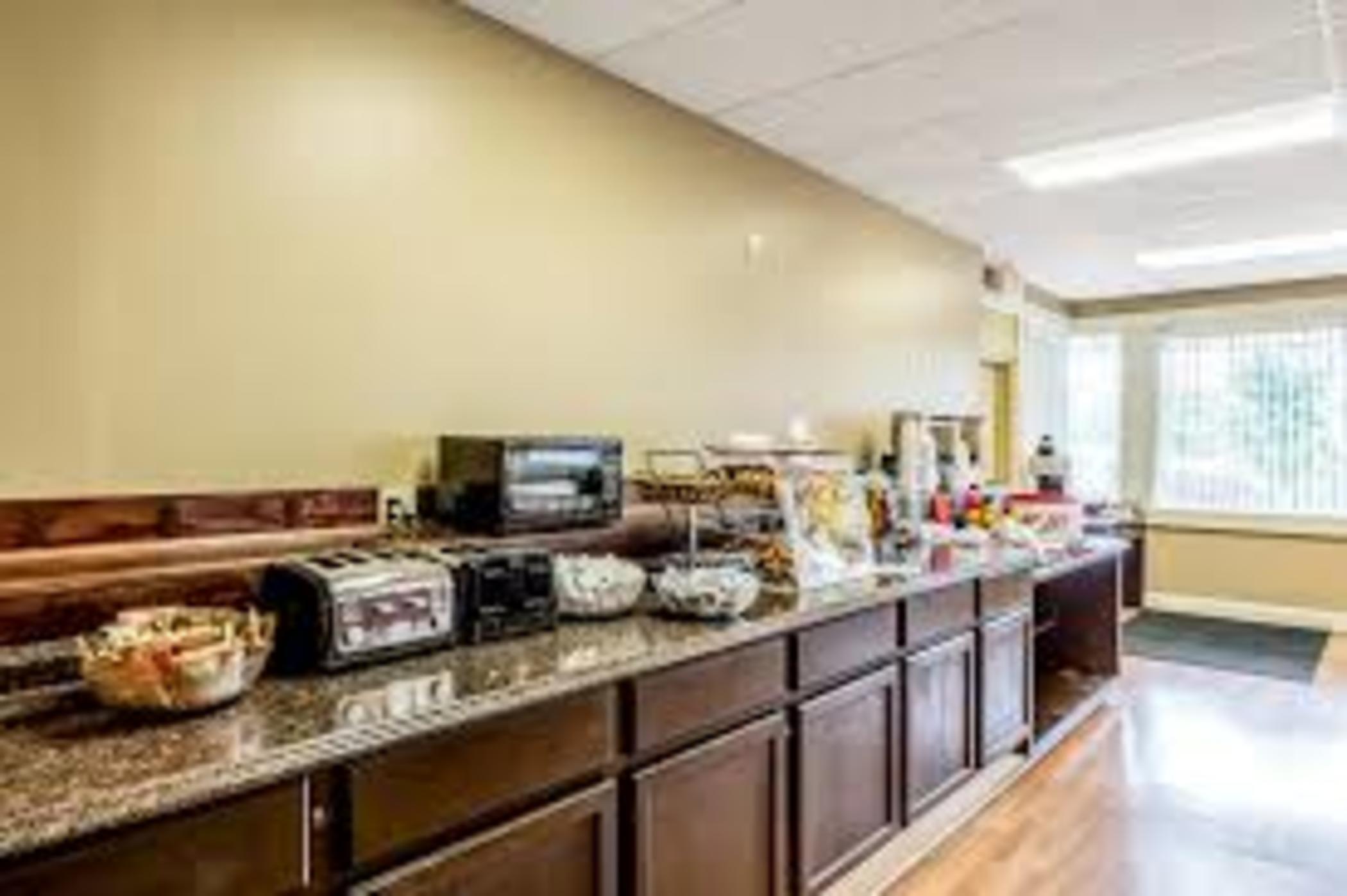 Days Inn & Suites By Wyndham Muskegon