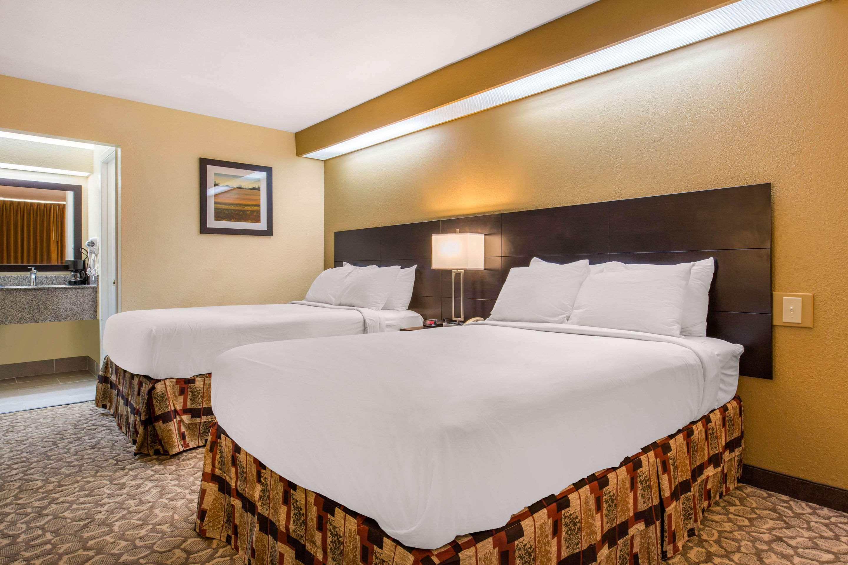 Ramada By Wyndham Santee I-95