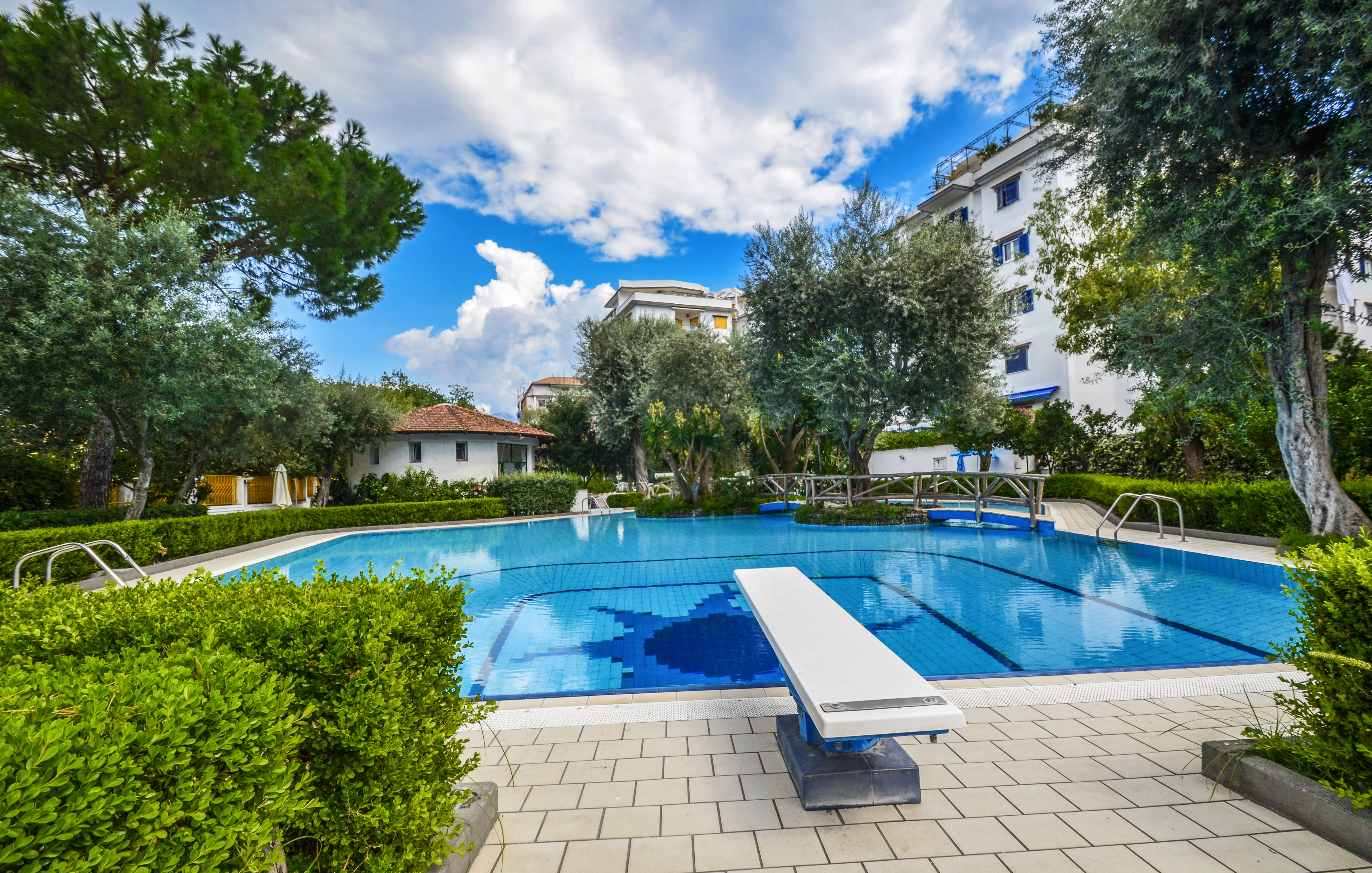 Sorrento Pool &Suites