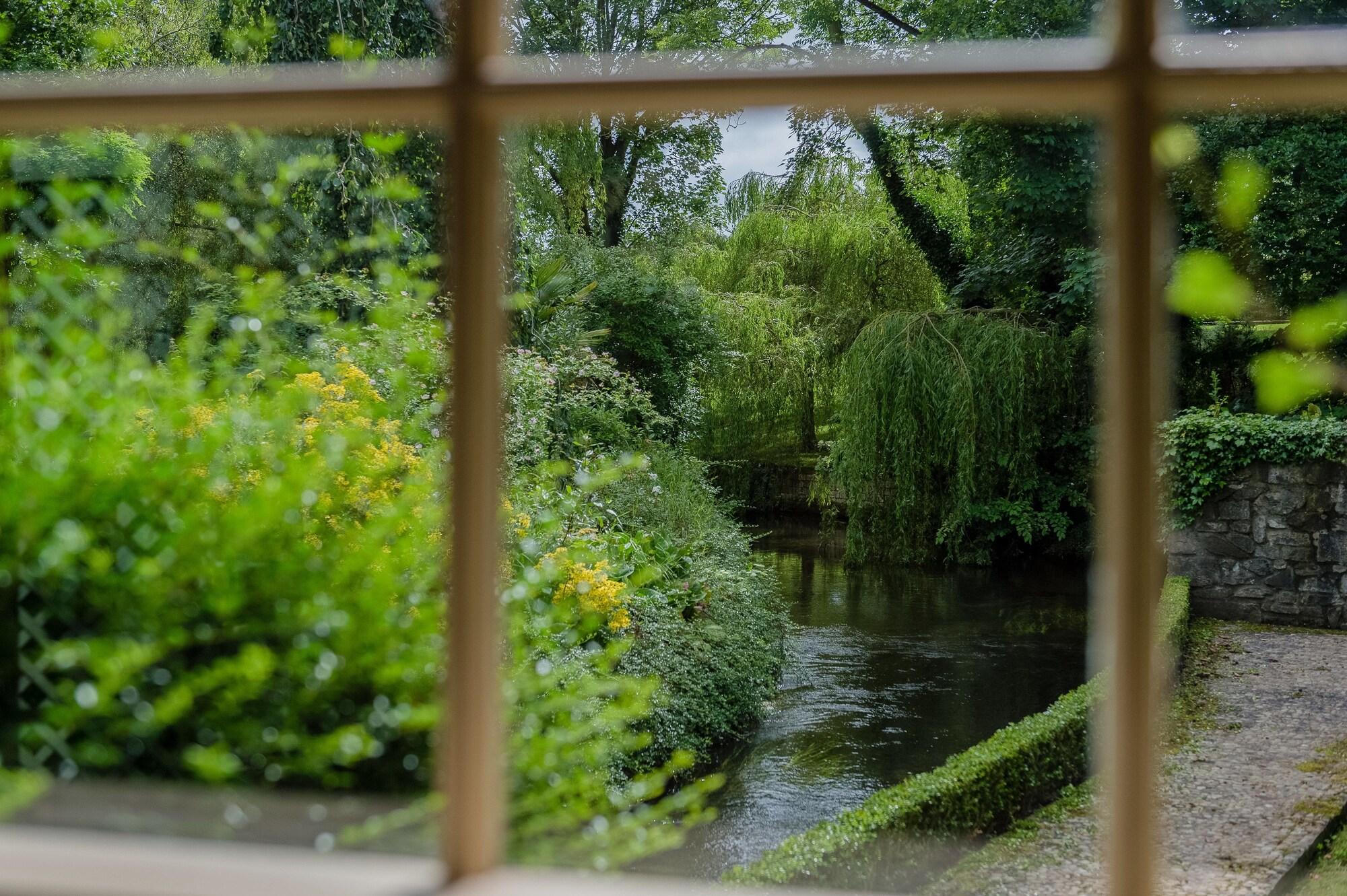 Cliff at Lyons by null