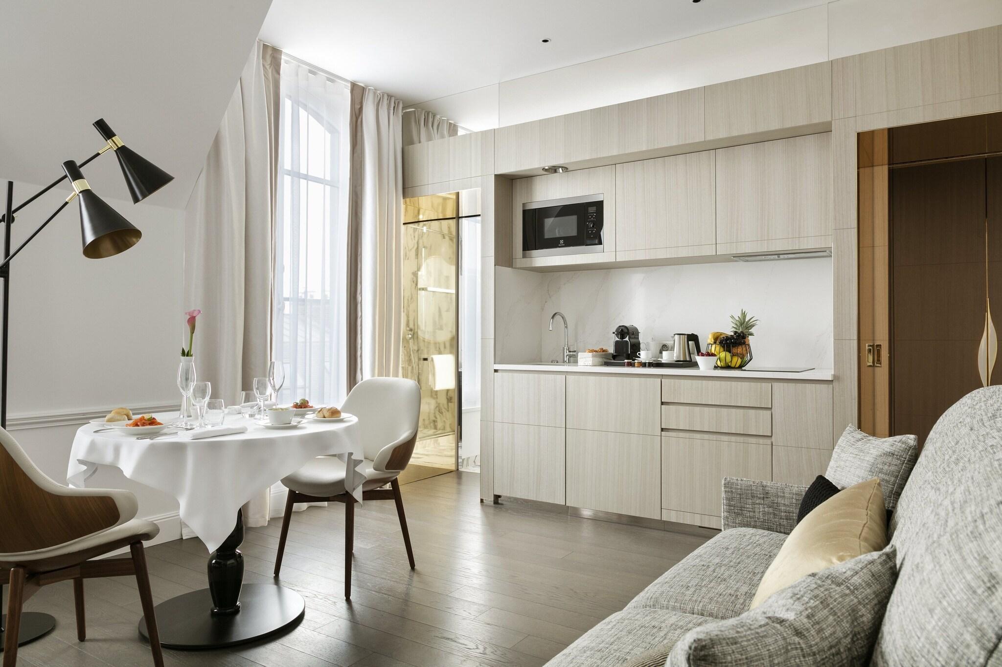 Imagem da galeria de La Clef Champs-elysées By The Crest Collection