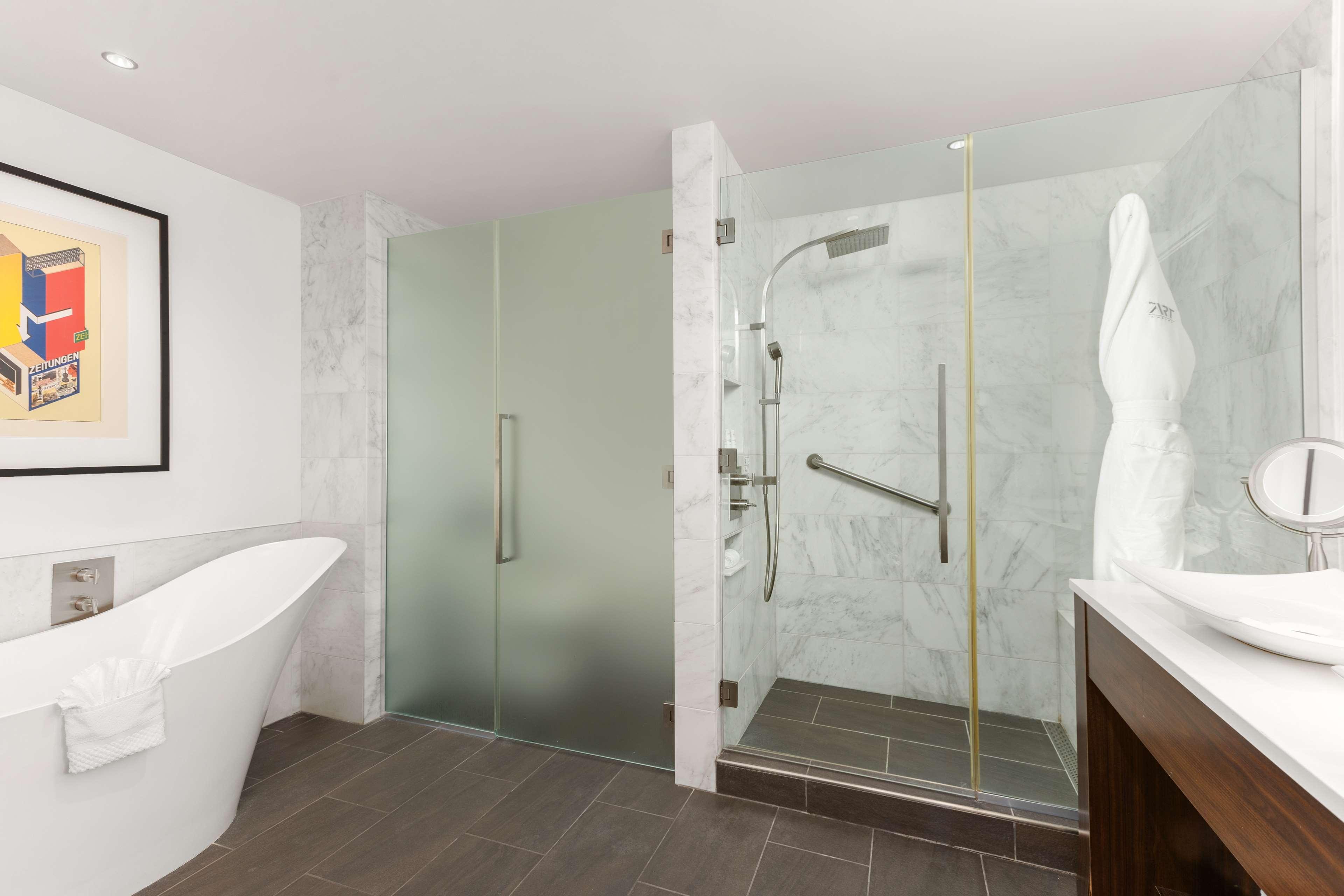 The Art Hotel Denver, Curio Collection by Hilton