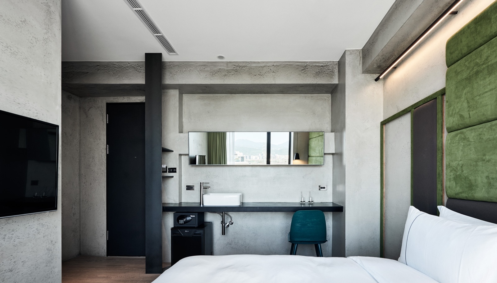 Waterfront Hotel by null