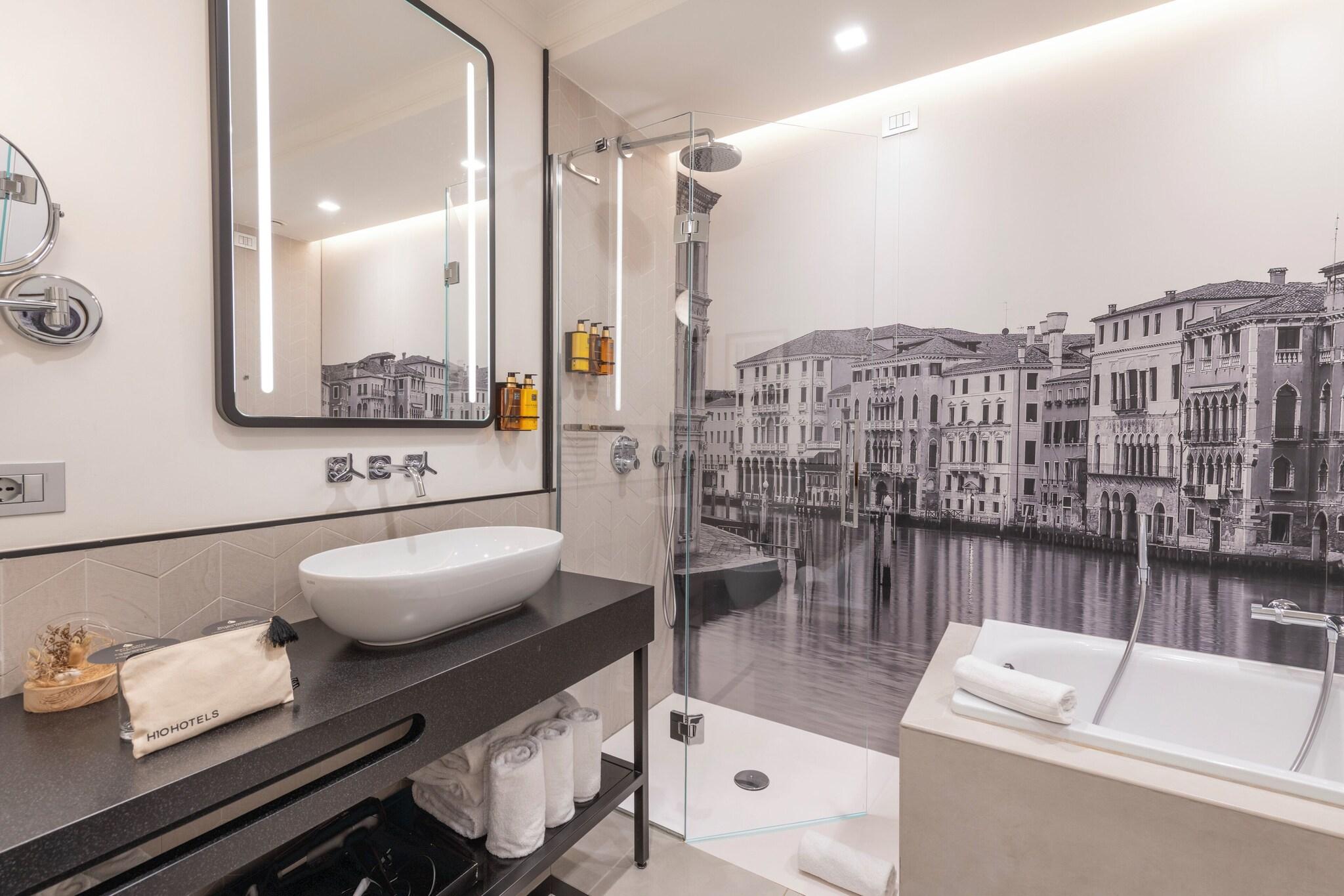 H10 Palazzo Canova by null