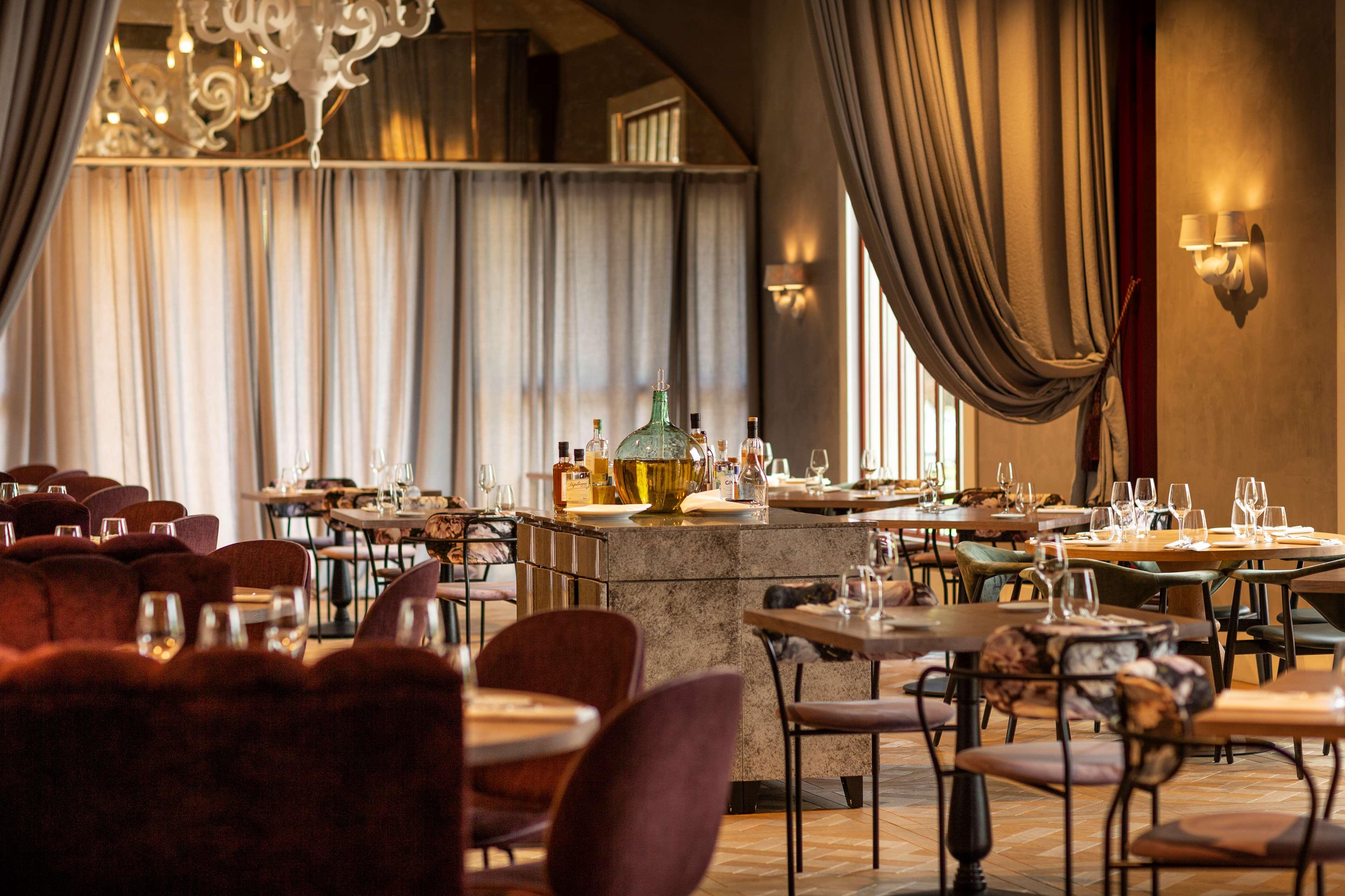 Le Grand Pavillon Chantilly by null