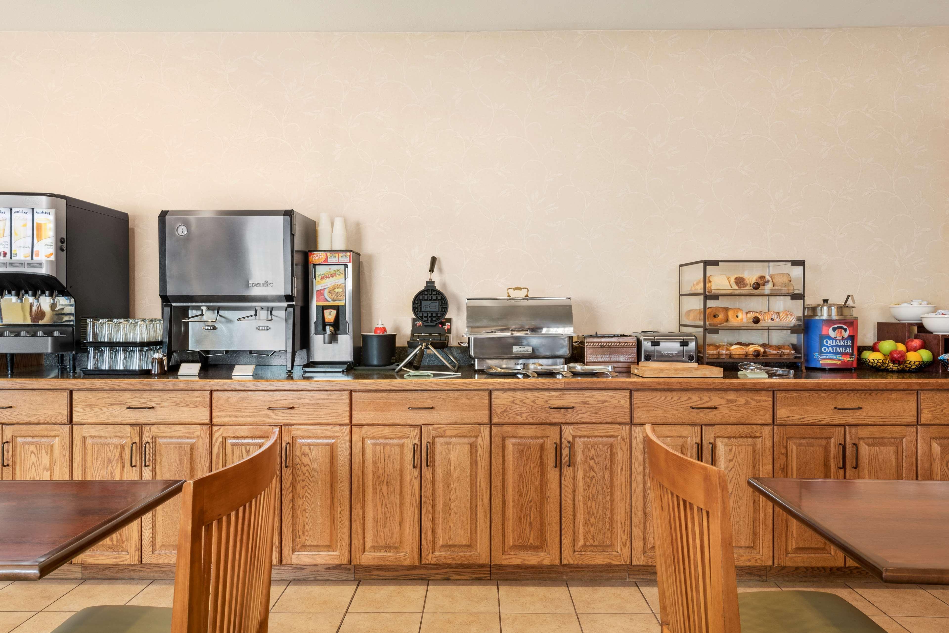 Country Inn Suites By Radisson Peoria North Il