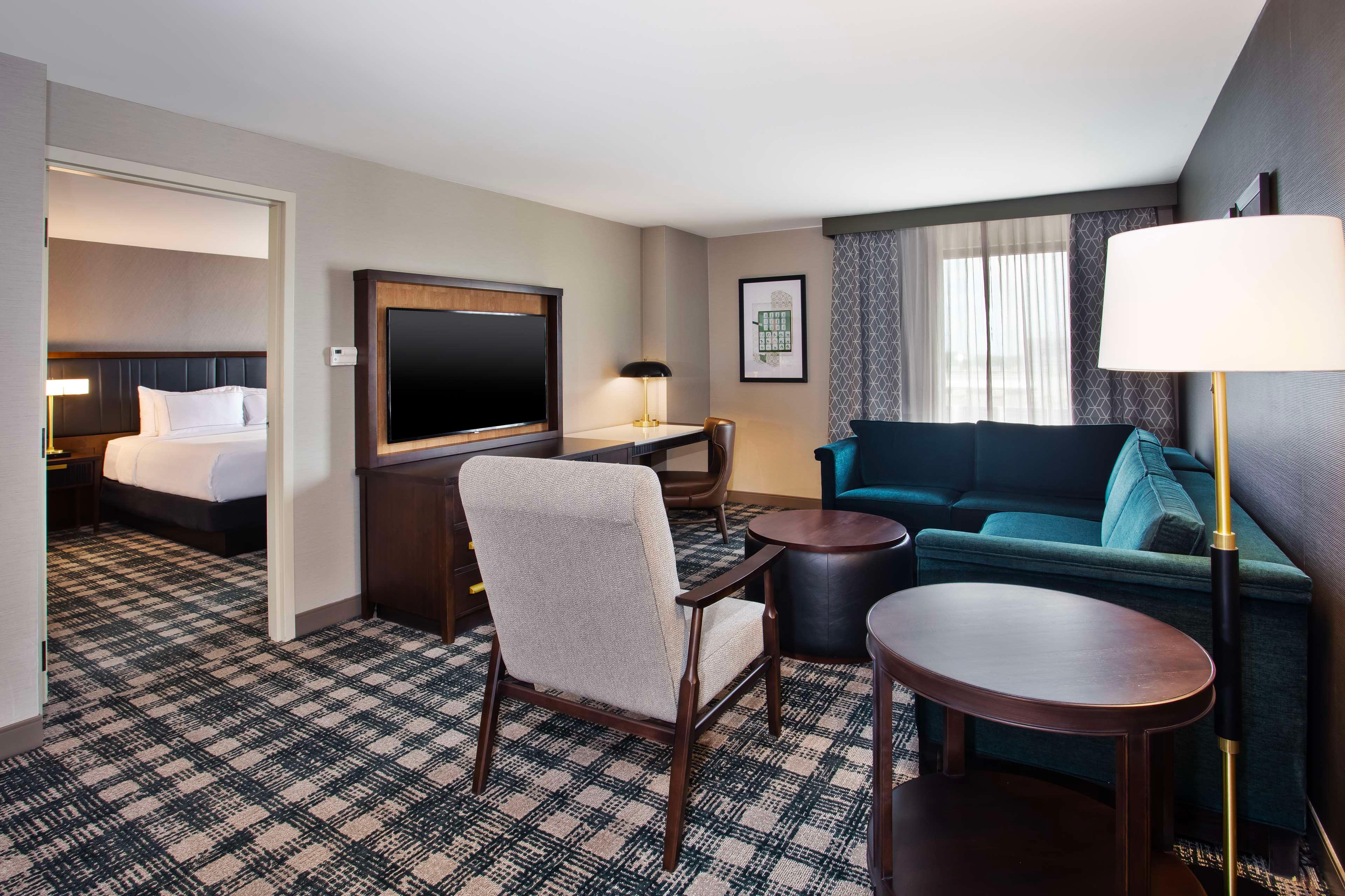 DoubleTree by Hilton Lansing Room Type - 1 KING BED 1BDRM SUITE