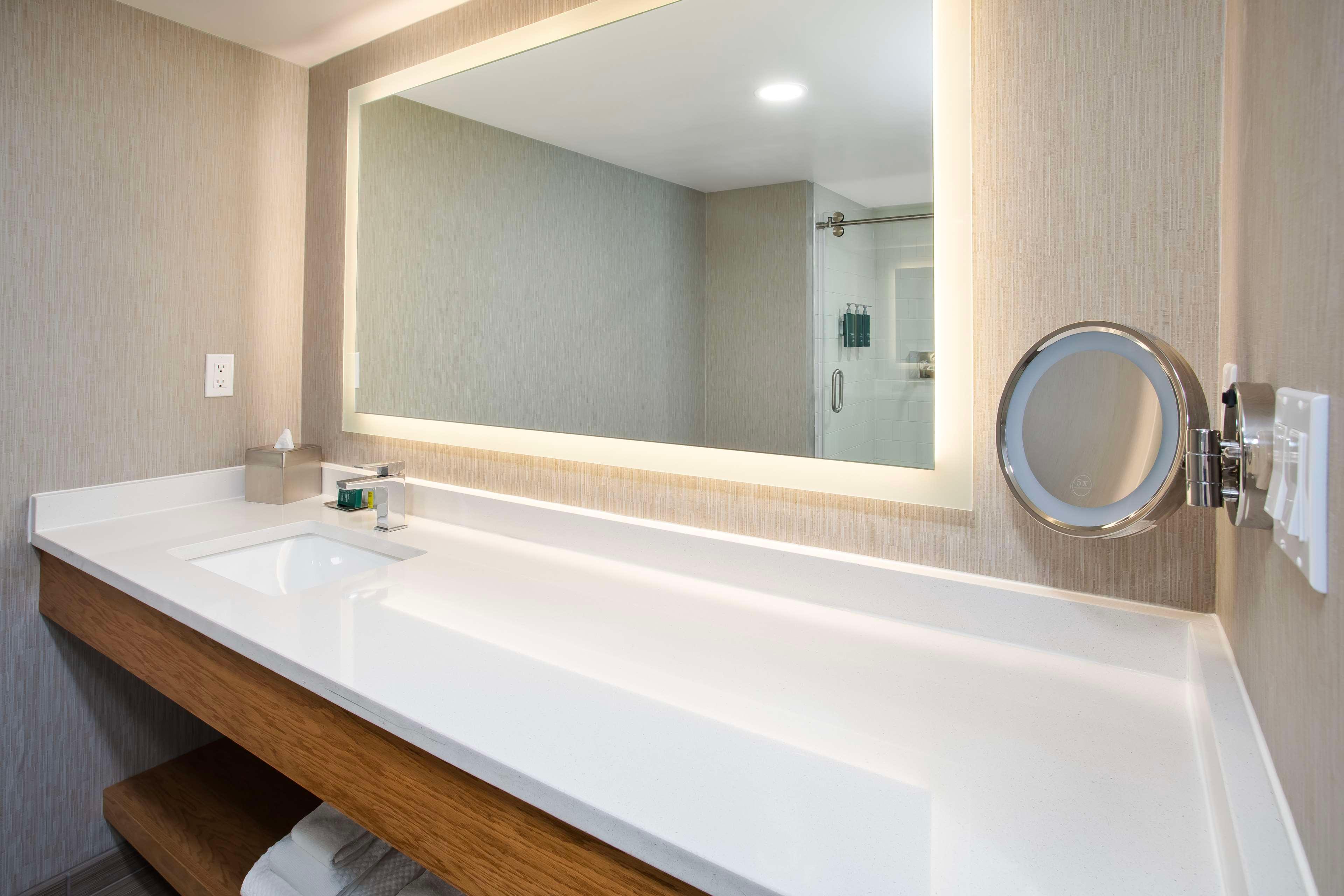 DoubleTree by Hilton Lansing