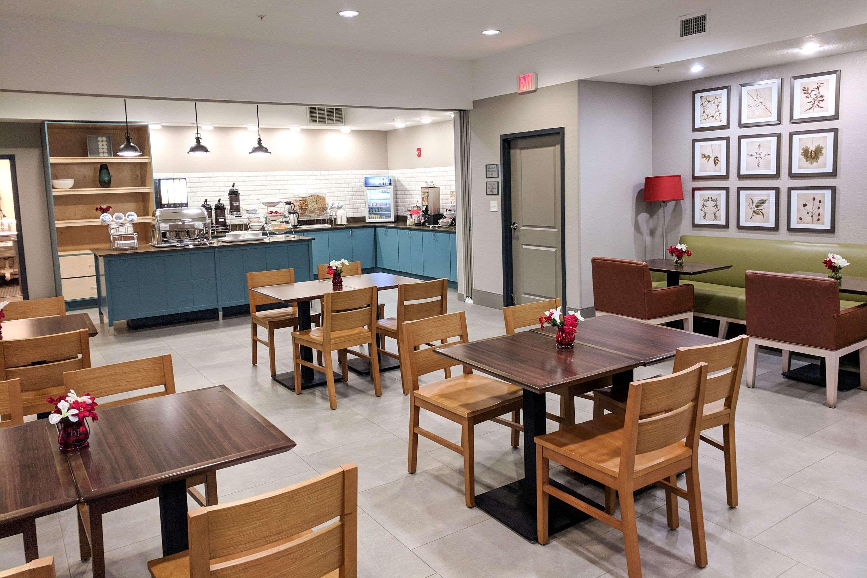 Comfort Inn  & Suites
