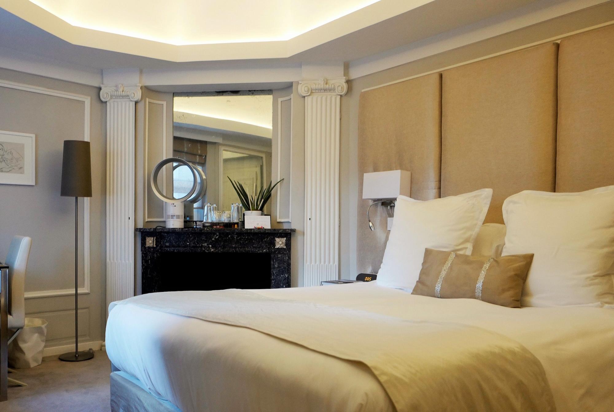 Clarance Hotel by null