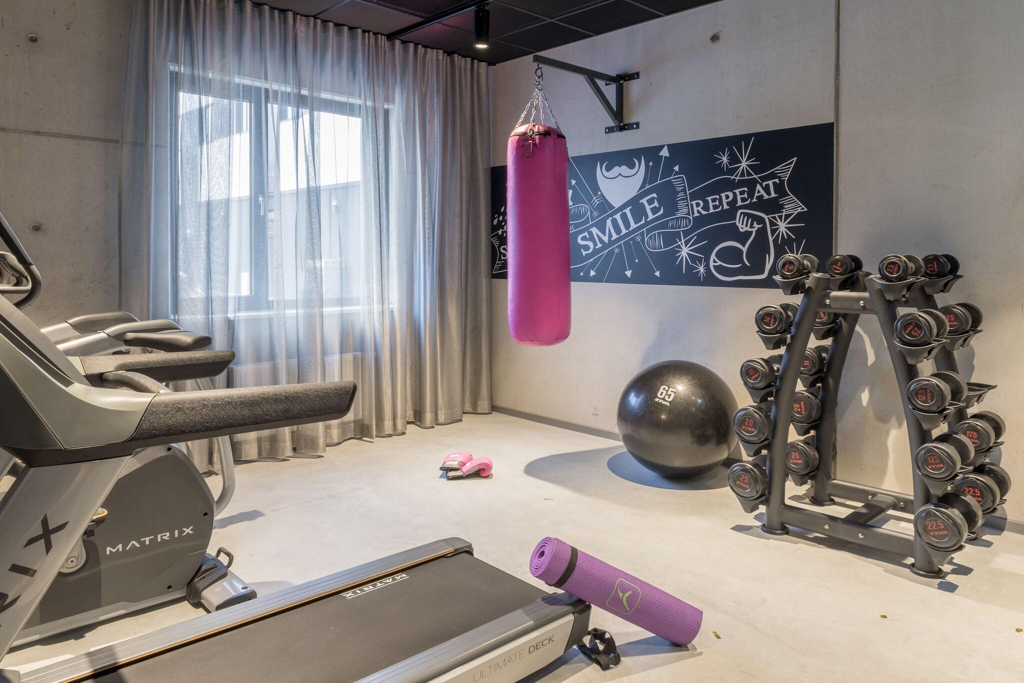 Moxy Edinburgh Airport