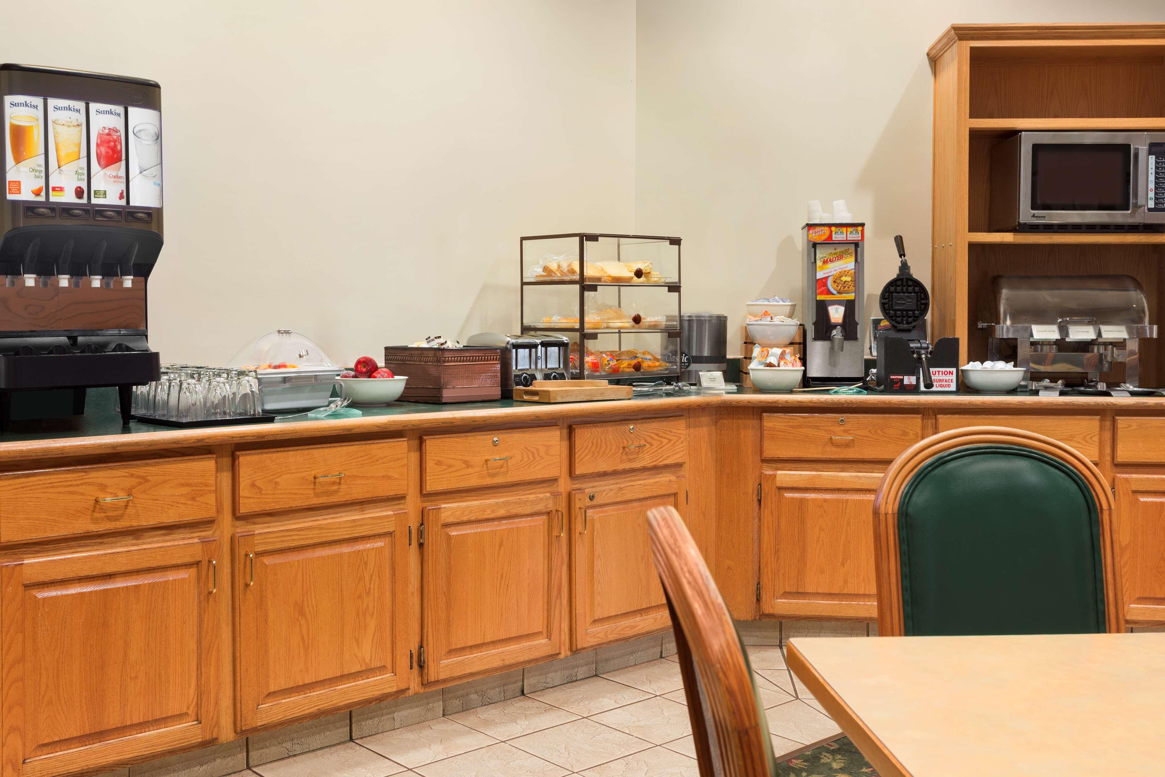 Country Inn Suites By Radisson Salina KS