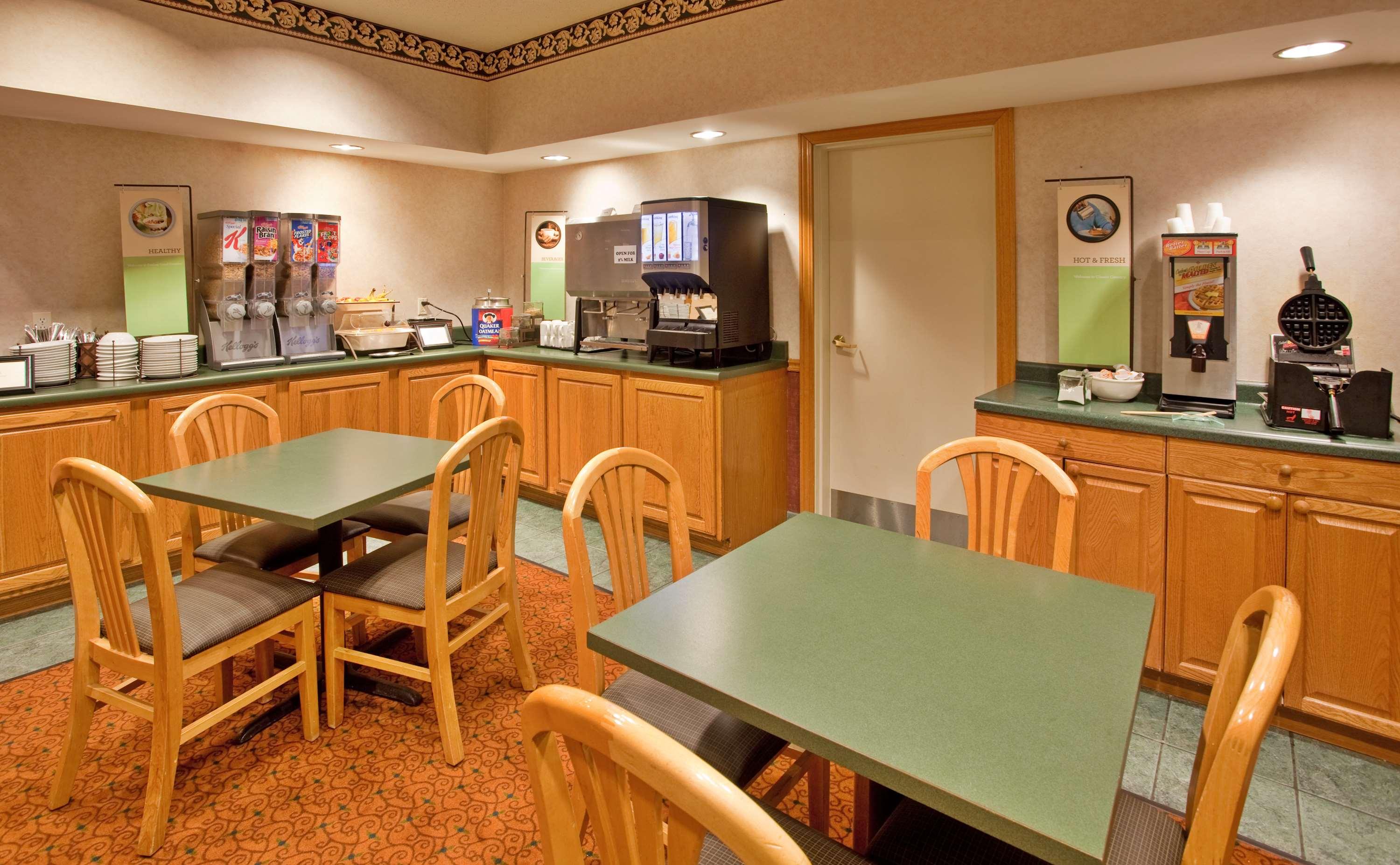Country Inn&Suites BloomingtonNormal West Il