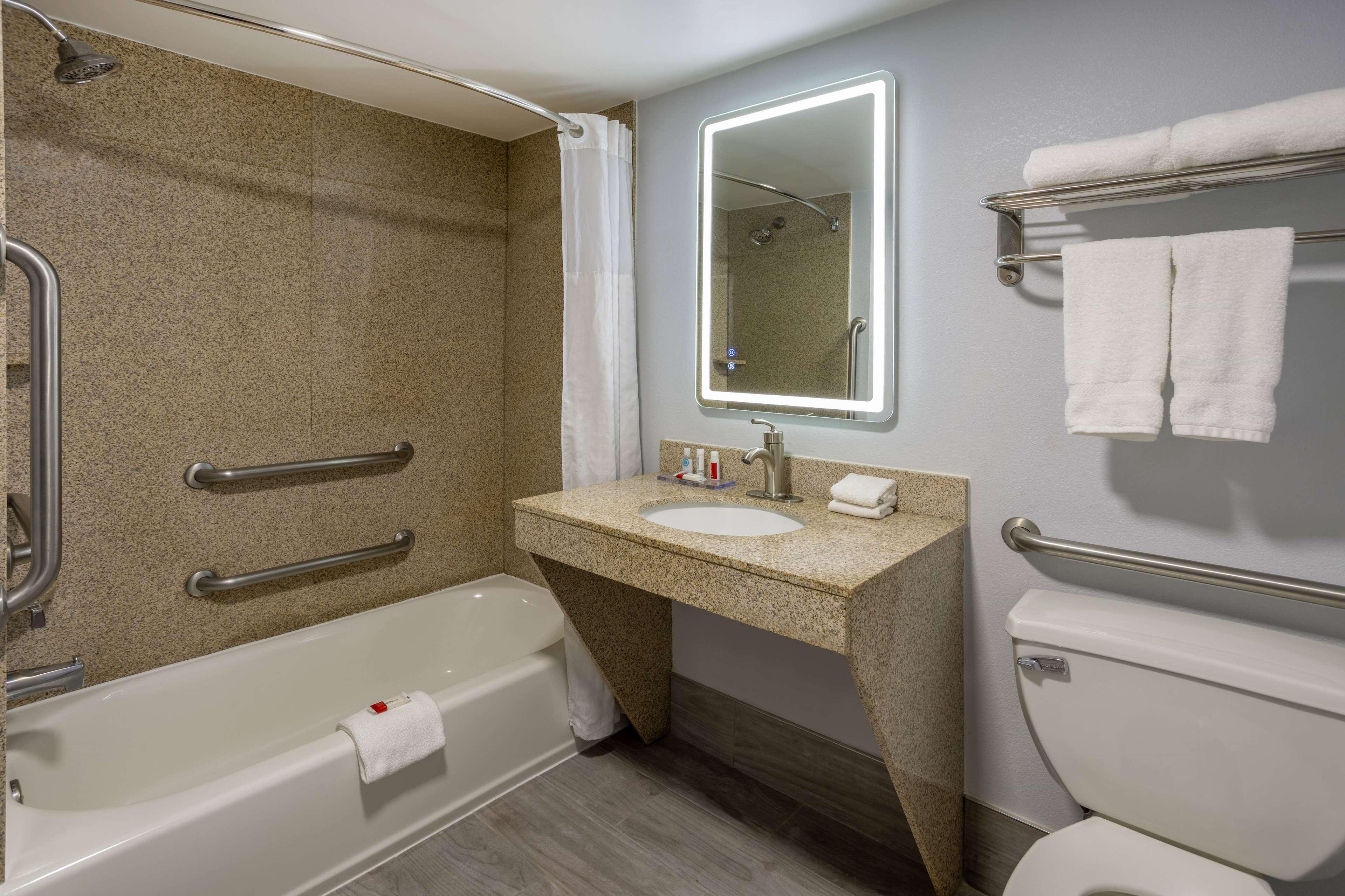 Wingate by Wyndham Waldorf/Washington DC Area