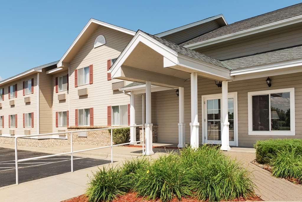 Country Inn & Suites by Radisson, Northfield, MN image