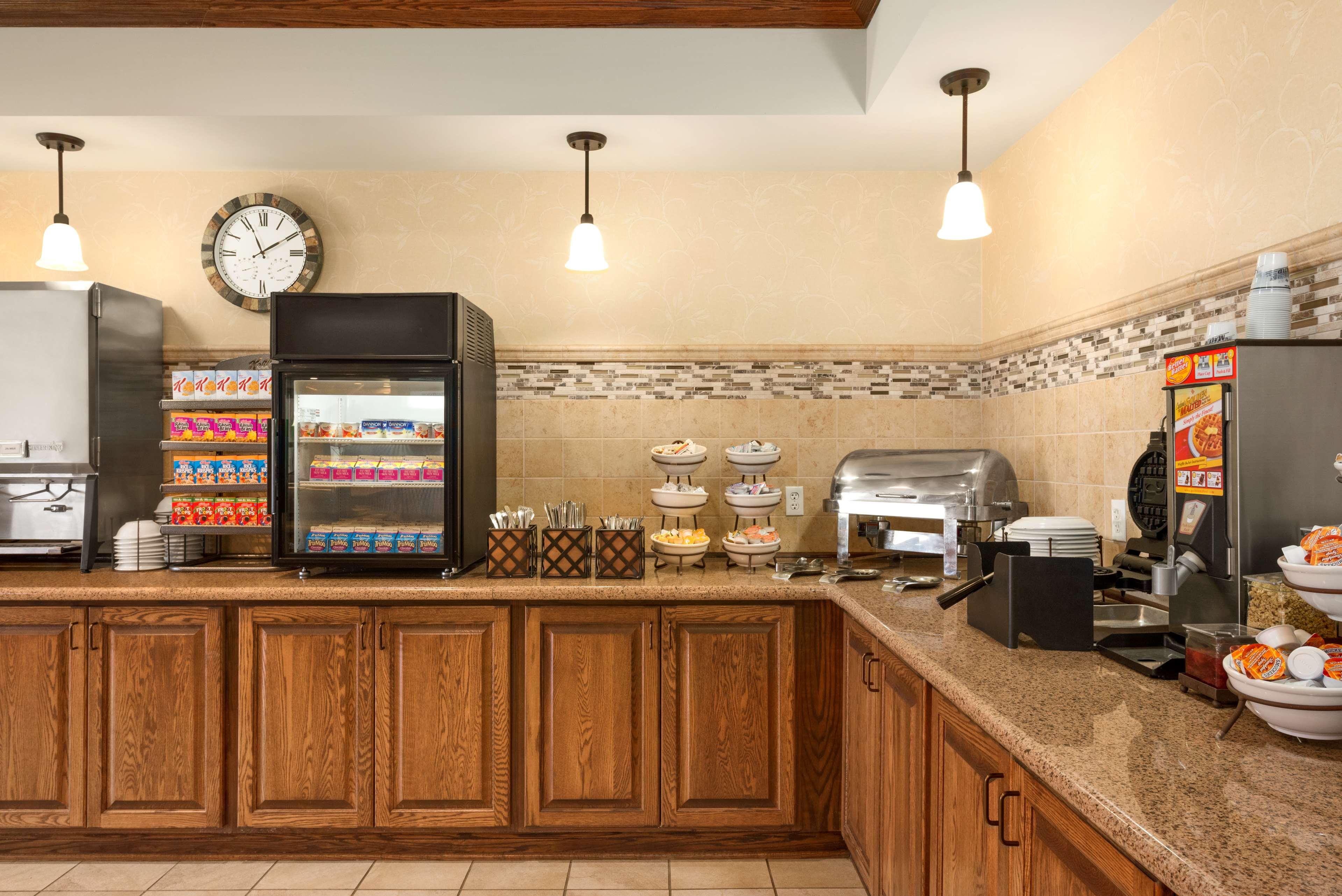 Country Inn & Suites By Radisson, Minot, Nd
