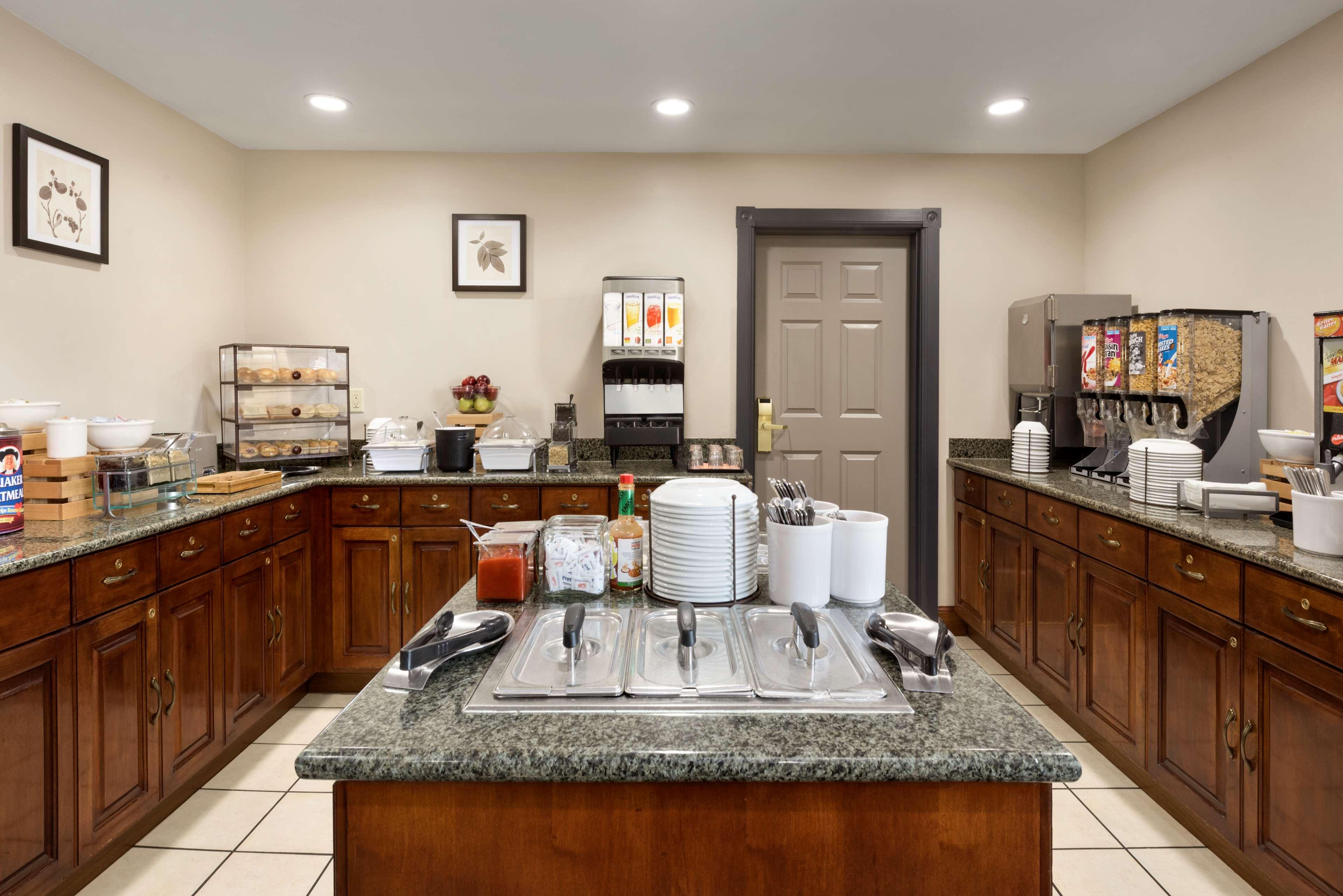 Country Inn & Suites by Radisson, Appleton North,