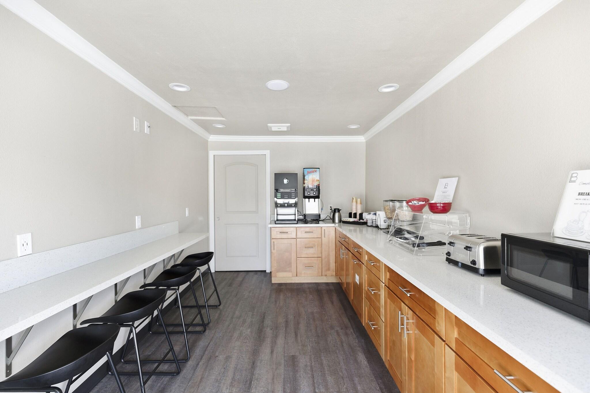 Le Blanc Inn & Suites