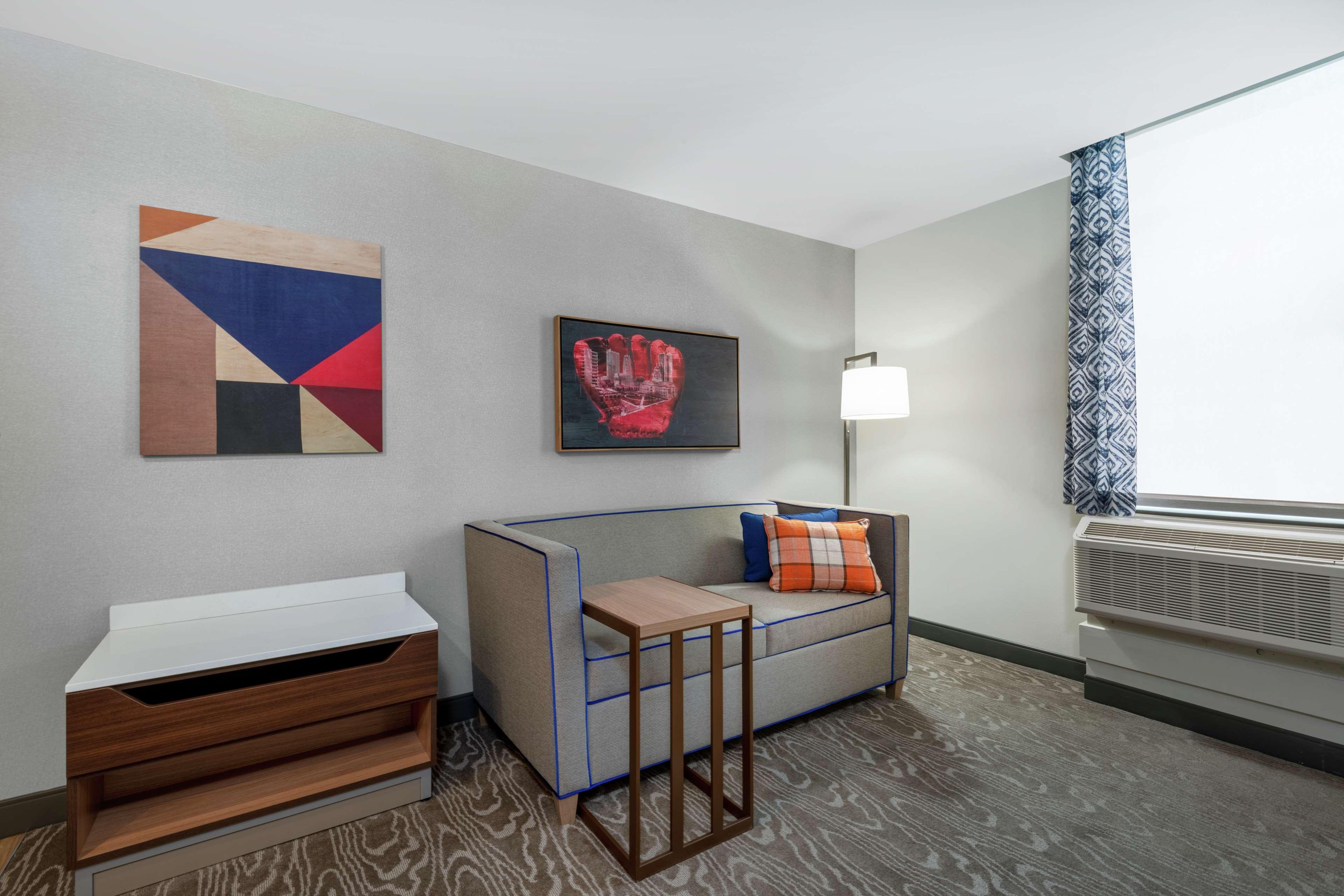 Hampton Inn & Suites Fort Wayne Downtown