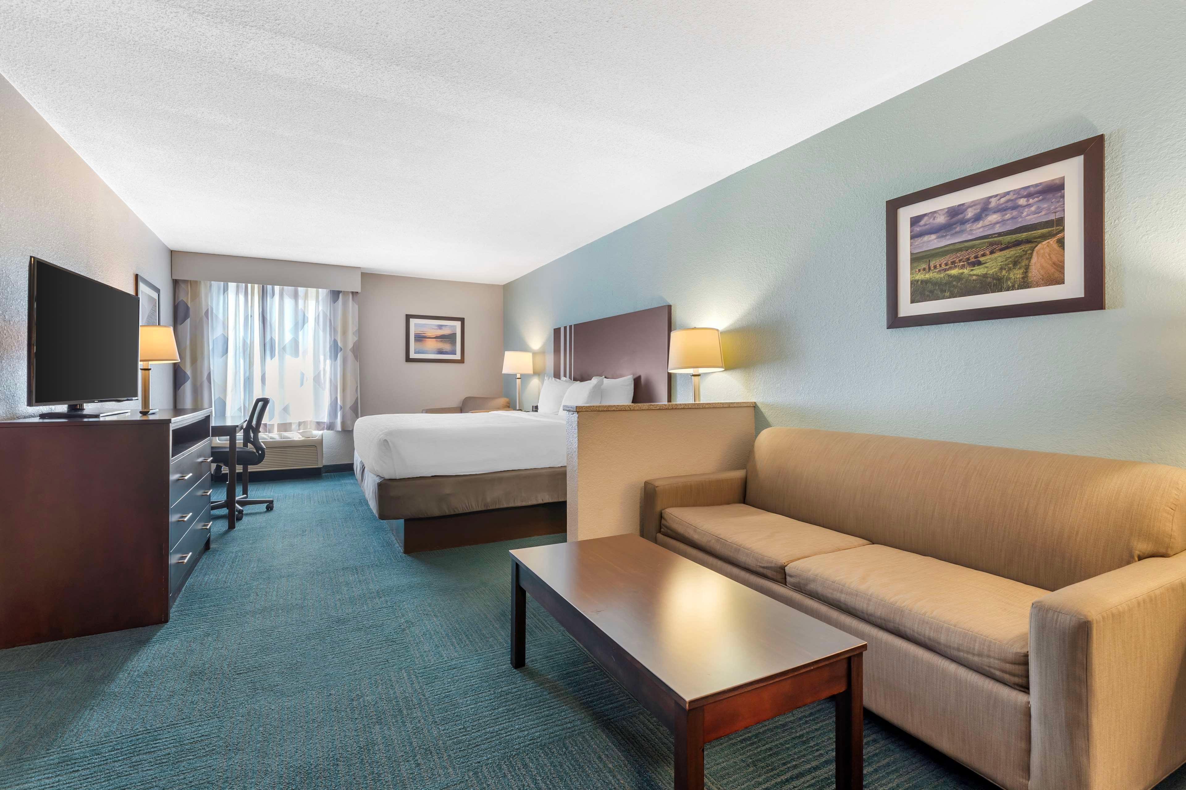 Best Western St. Clairsville Inn & Suites