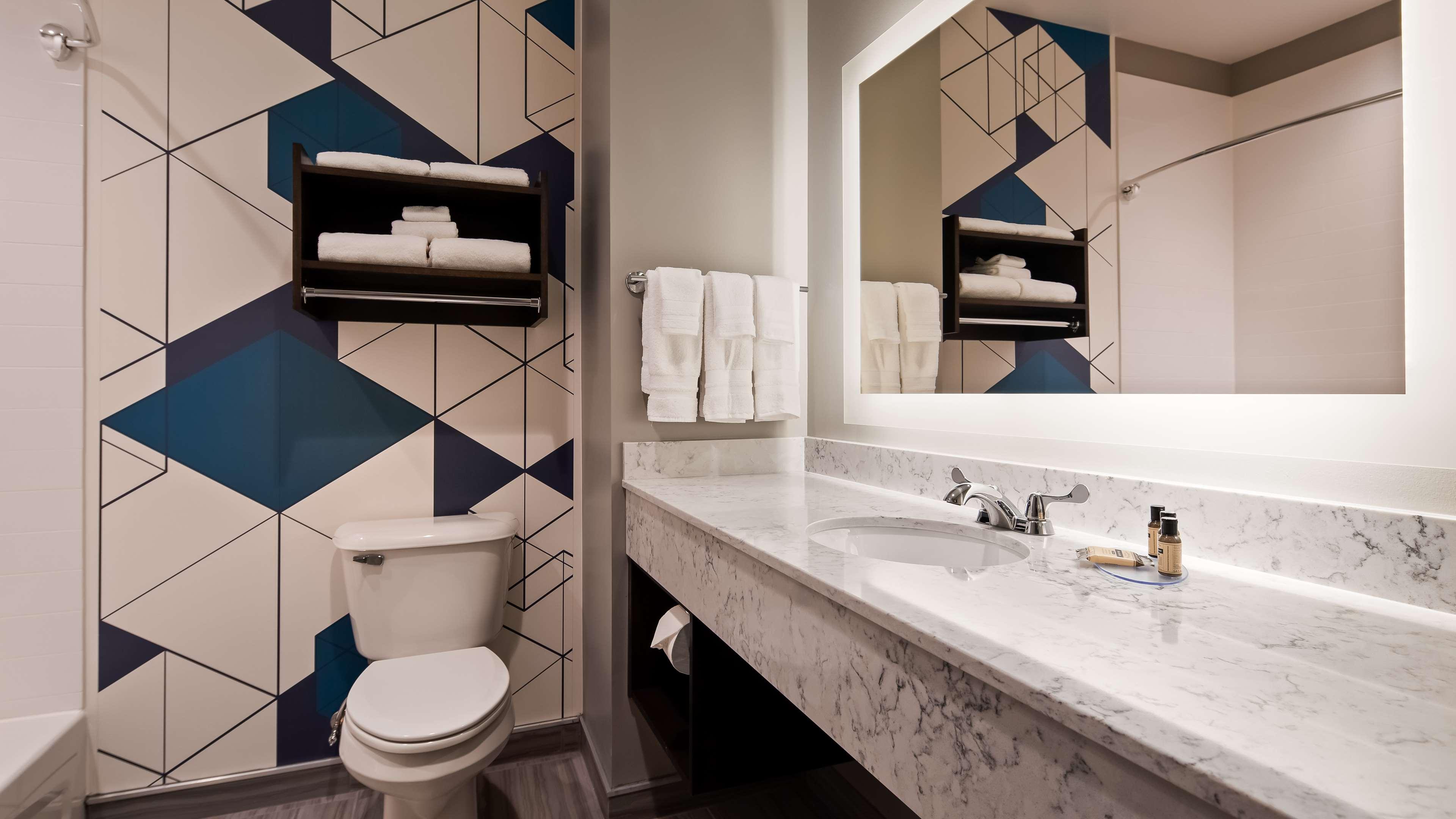 Best Western Plus Parkside Inn & Suites
