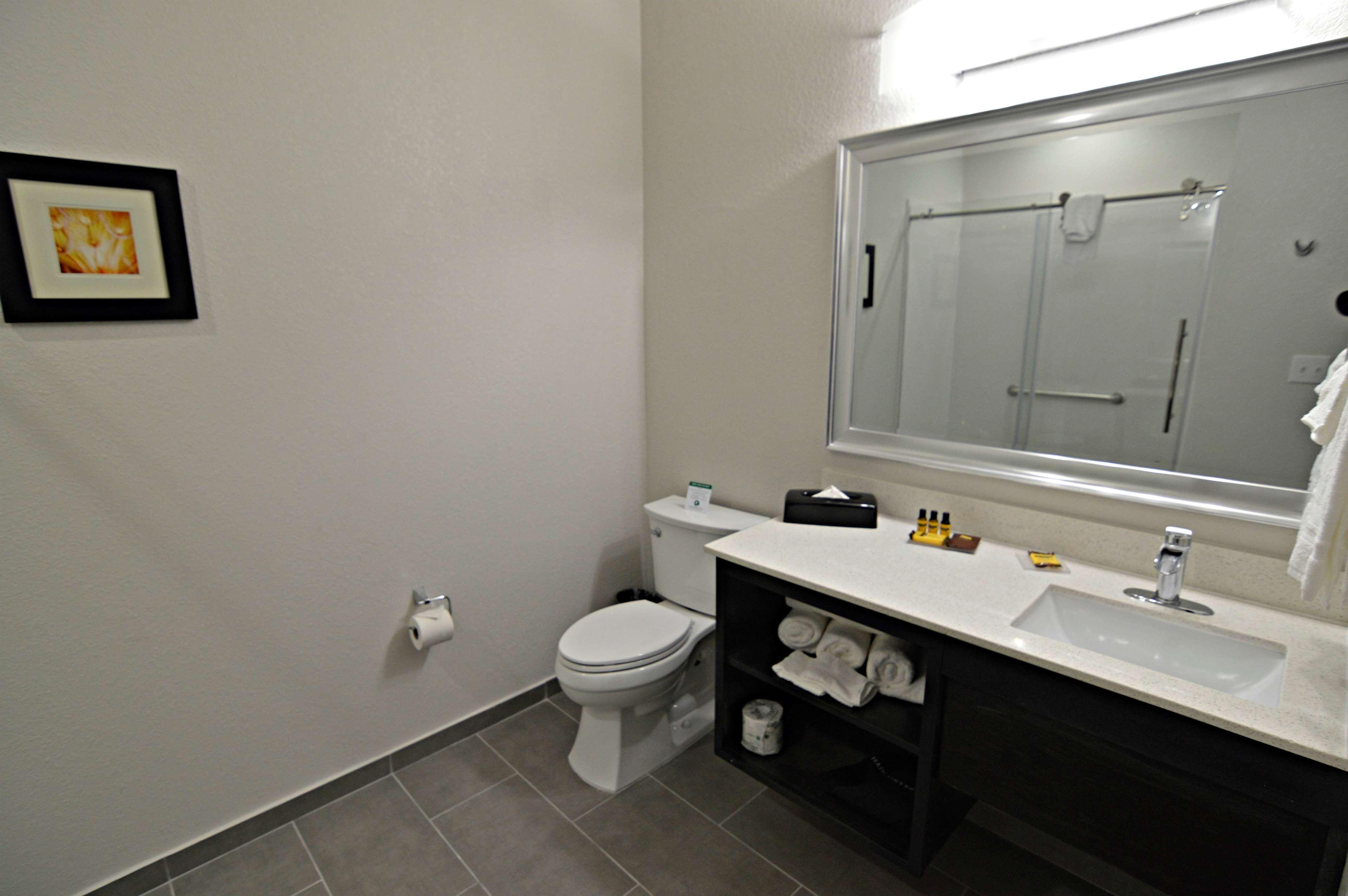 Best Western Plus Waller Hotel