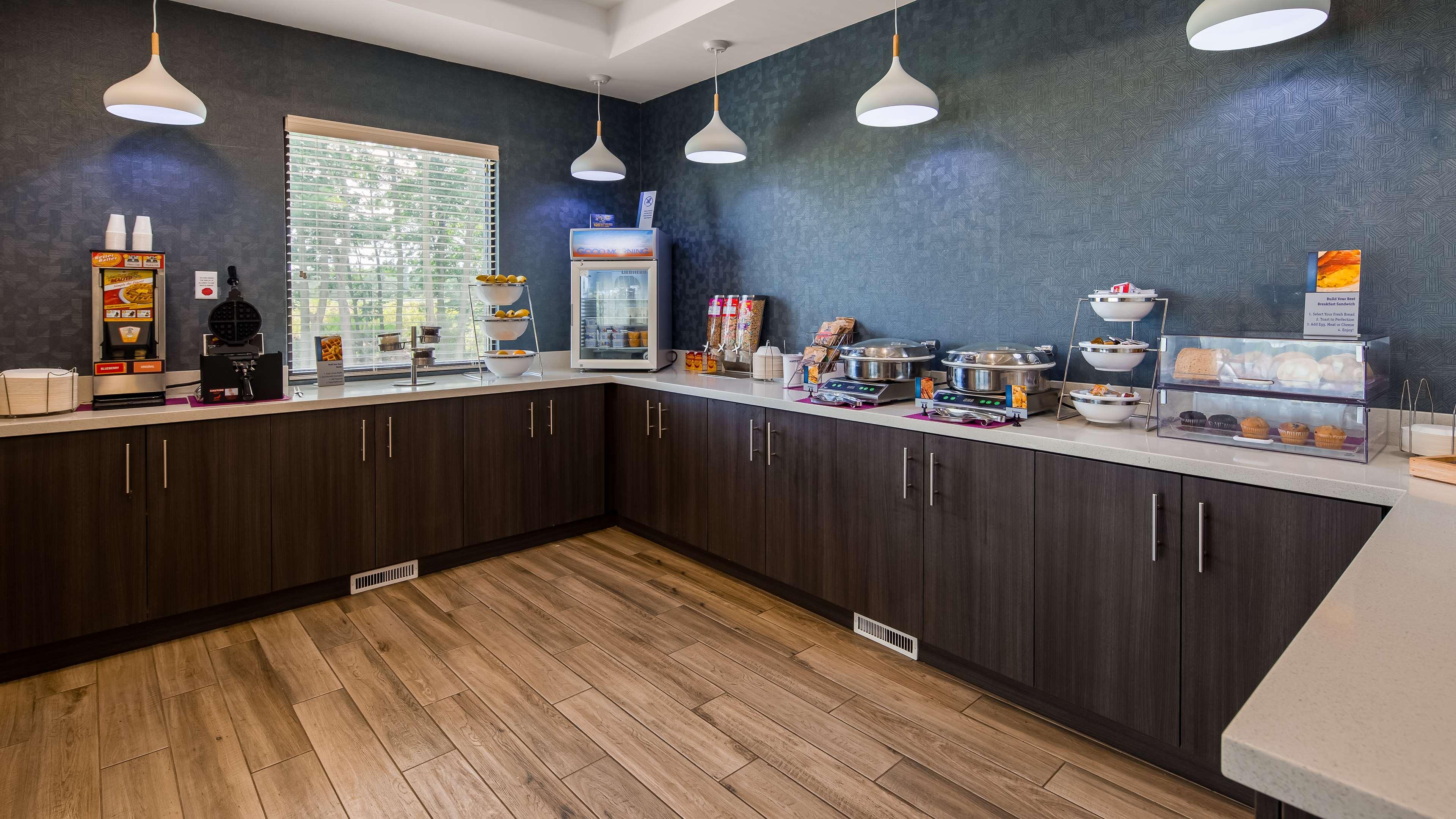 Best Western Hampshire Inn & Suites