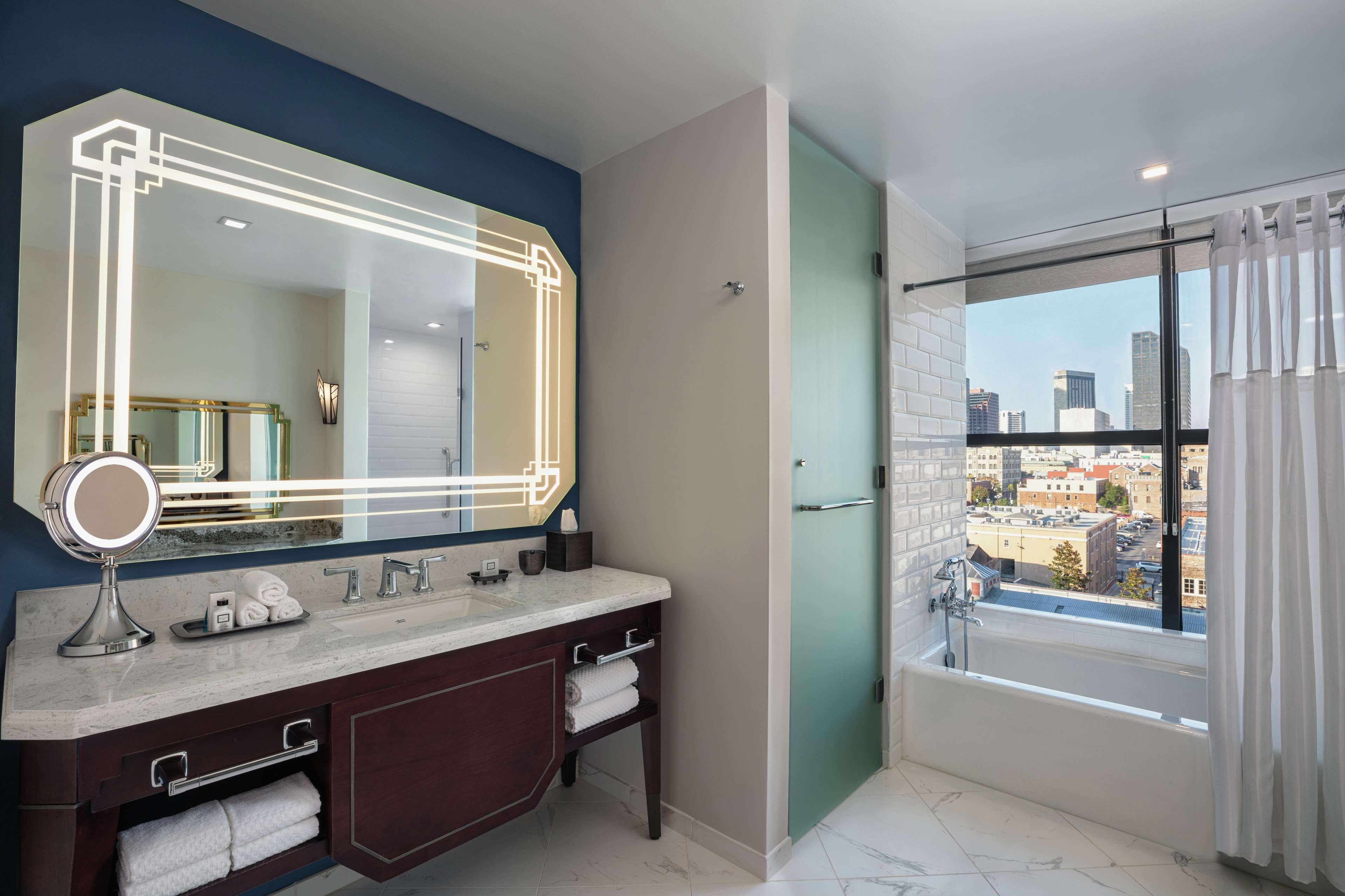 The Higgins Hotel New Orleans, Curio Collection by