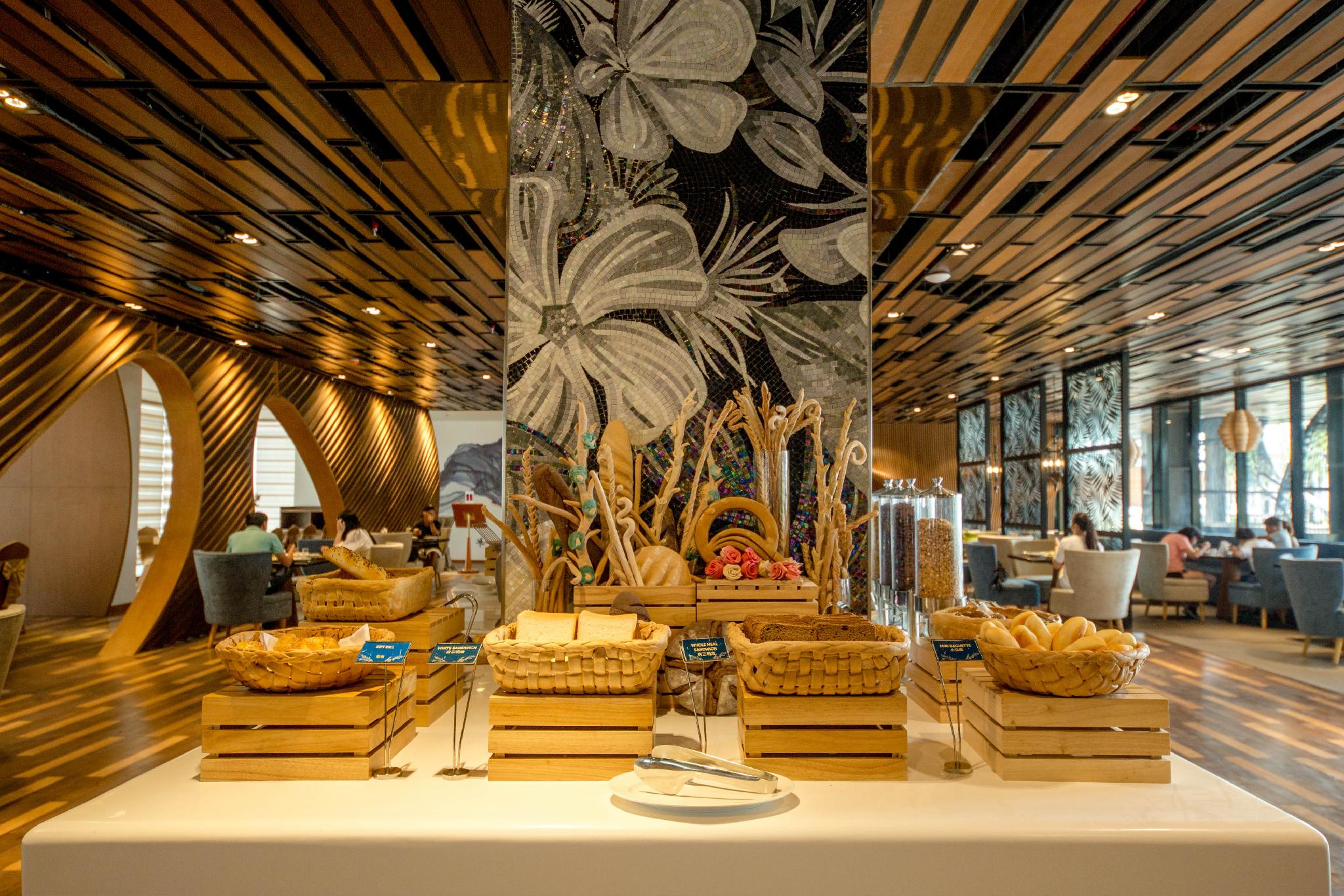 Quinter Central Nha Trang Hotel