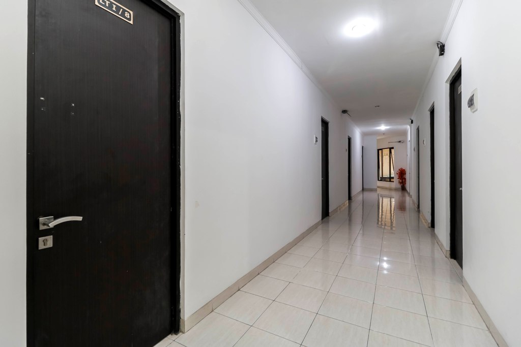 RedDoorz Plus near Trisakti University