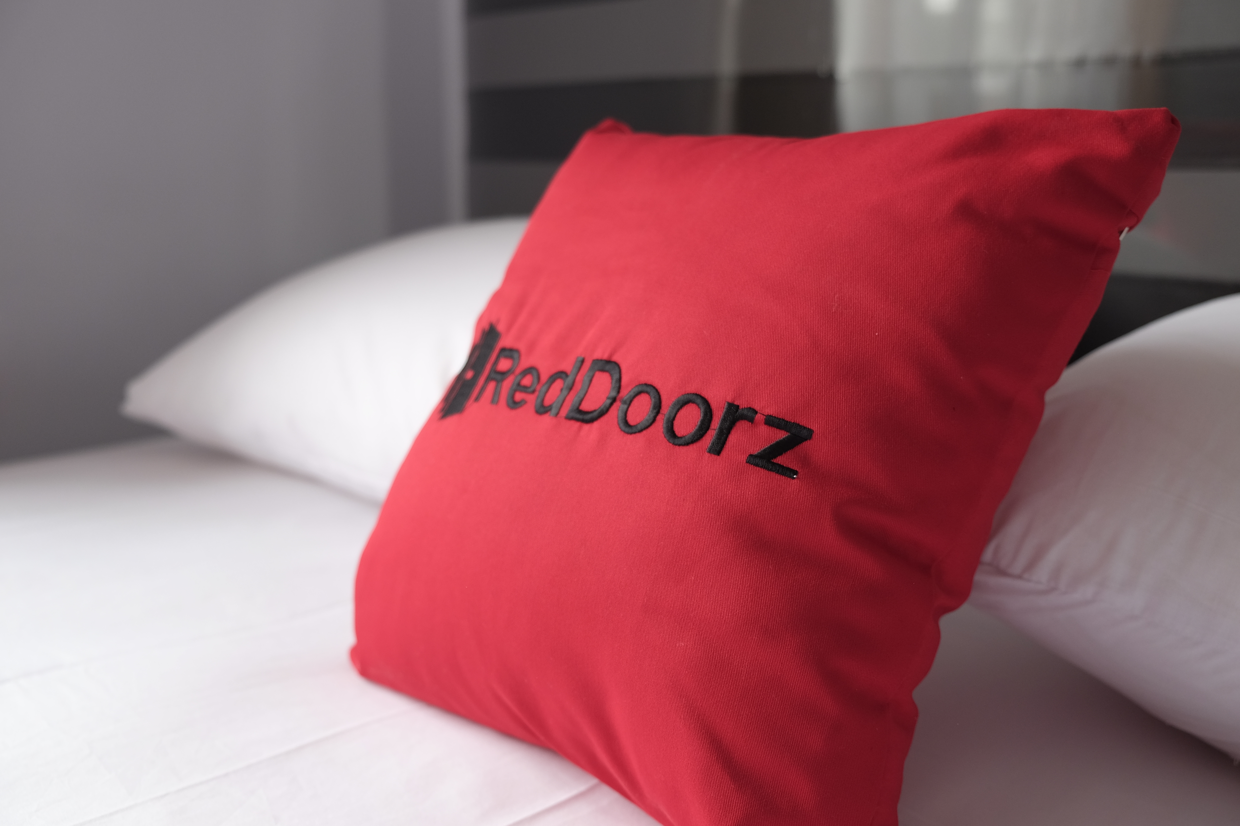 RedDoorz near Supermall Karawaci 2