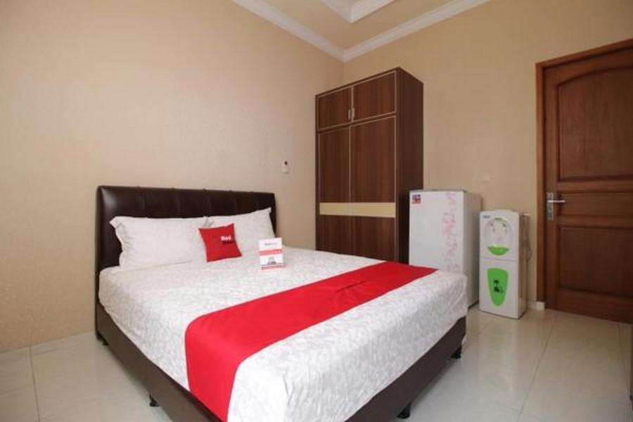 RedDoorz Syariah near Mercu Buana University