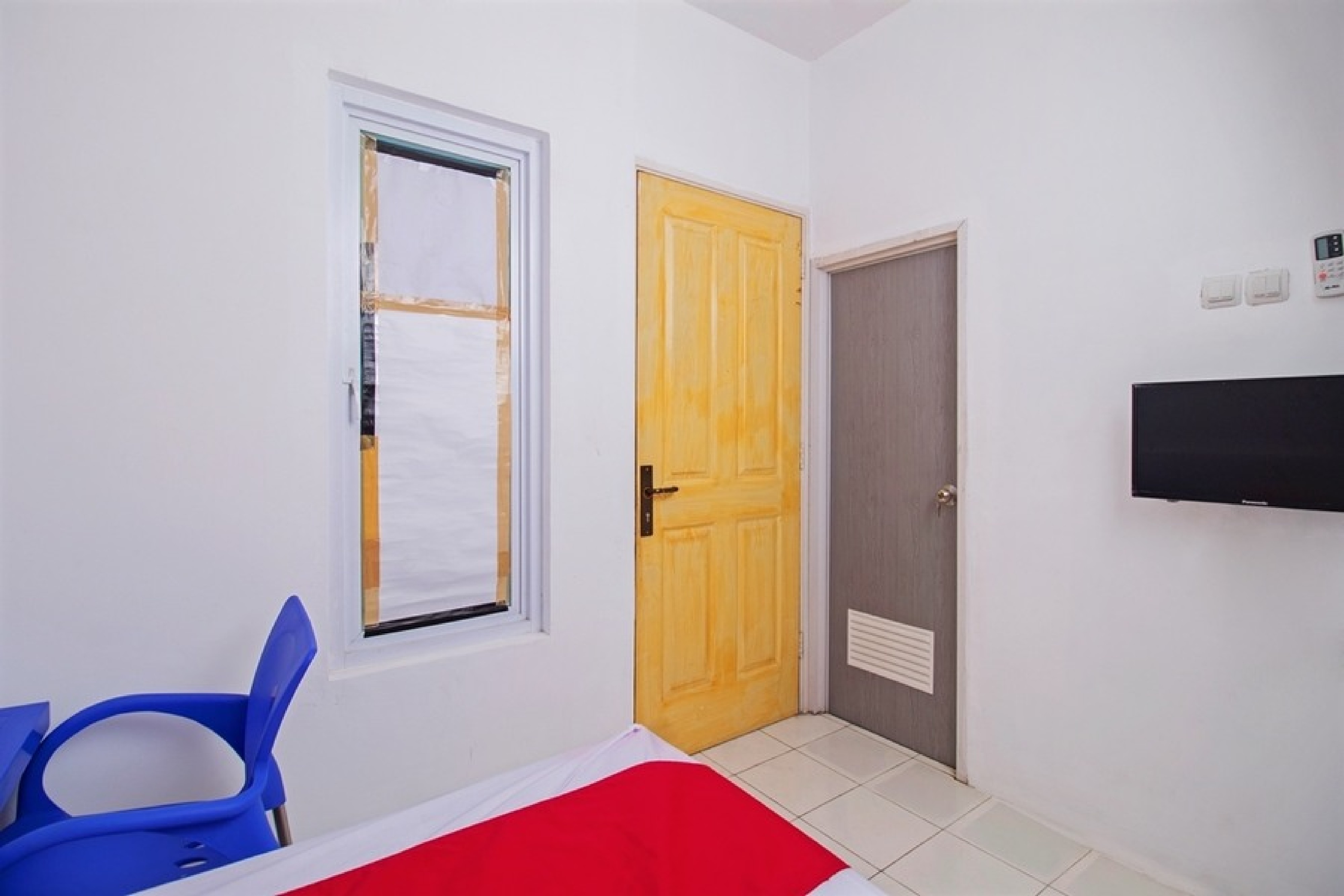 RedDoorz near STAN